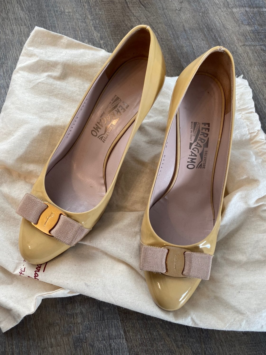 Salvatore Ferragamo pump