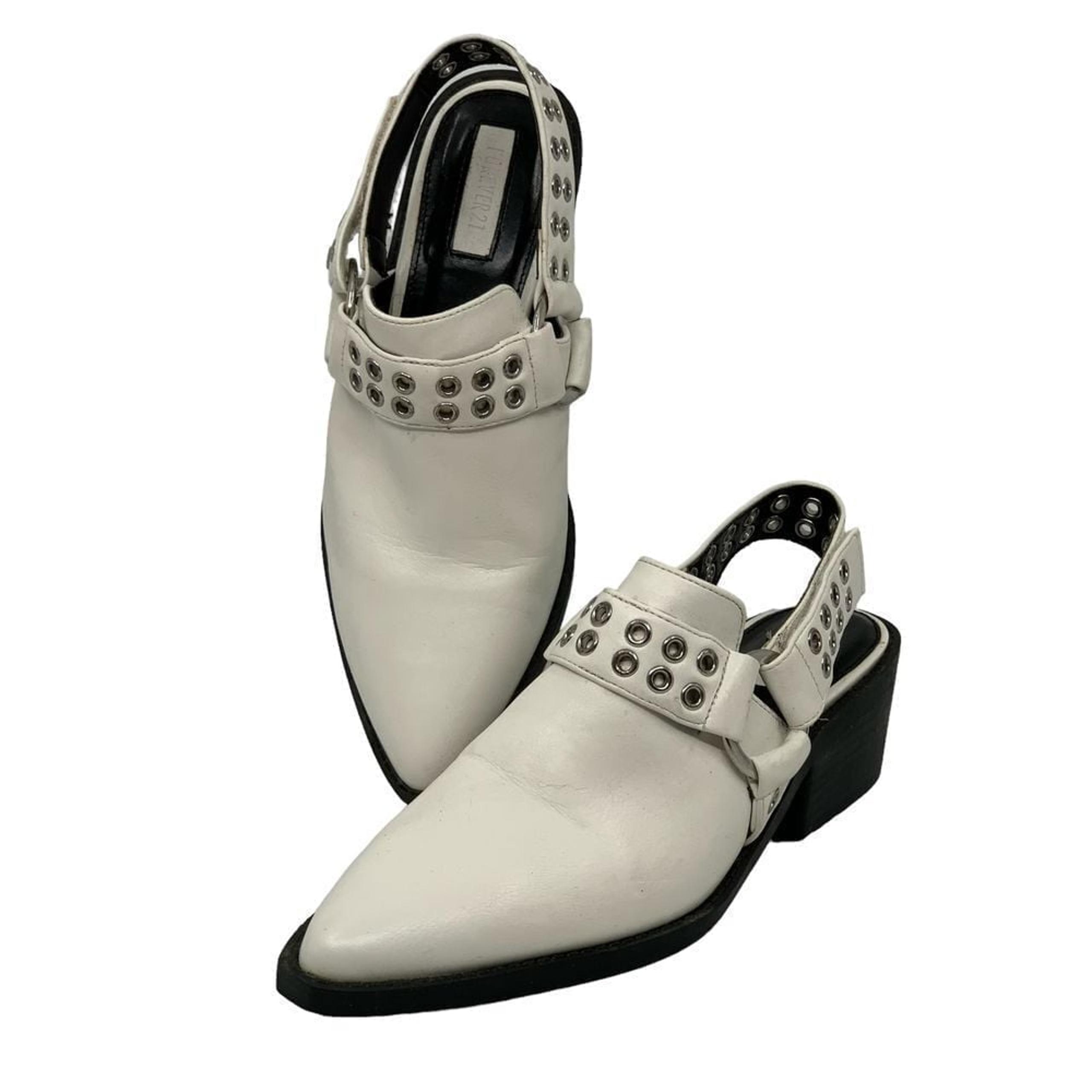 Forever 21 White Studded Ankle Boots Mules Western Pointed Toe Size 6