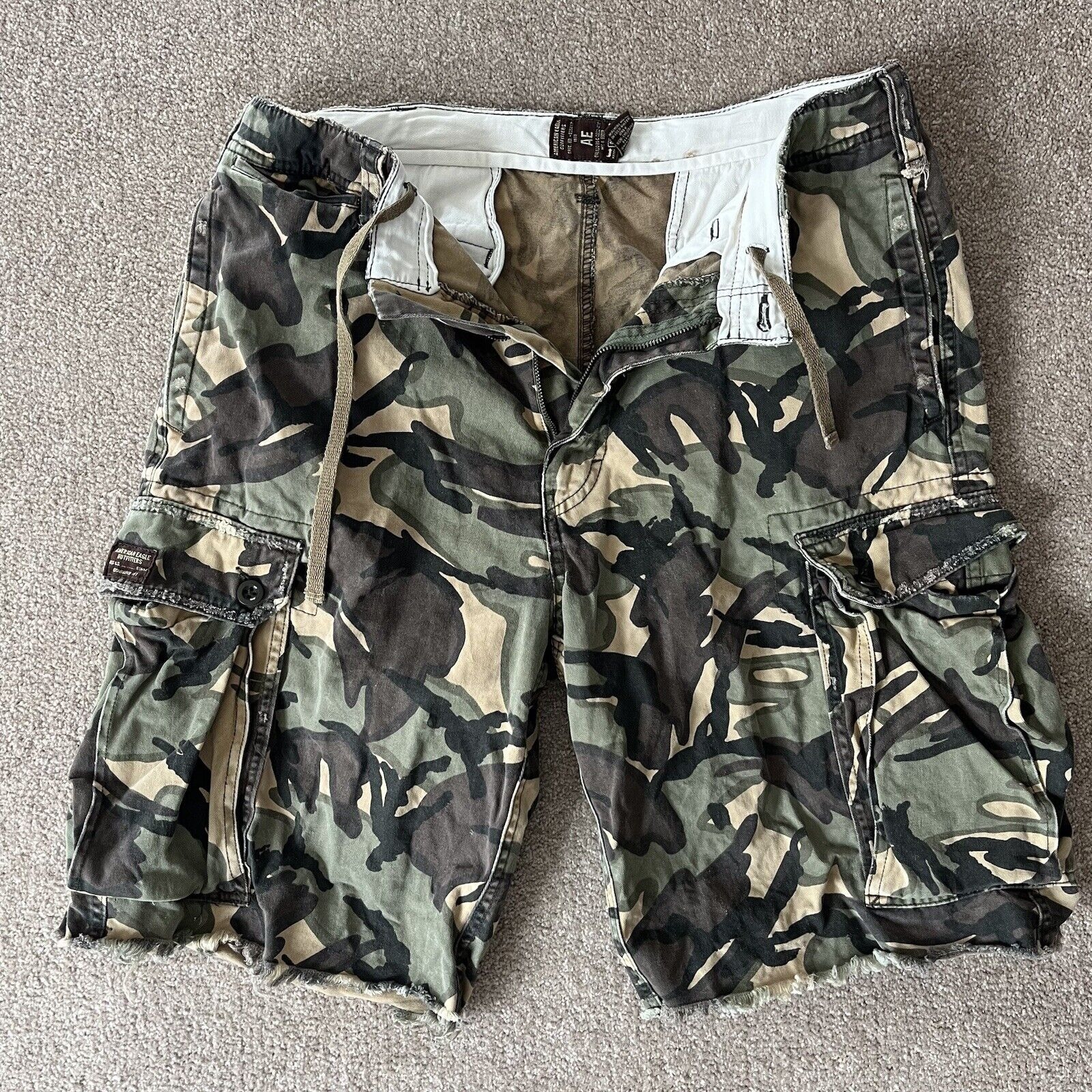 Vtg American Eagle Camo Cargo Shorts Mens 32 Military Longer Length Baggy Y2K