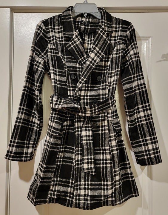*Size S* Privy Black White Pleated Coat -Brand New without tag! LAST ONE