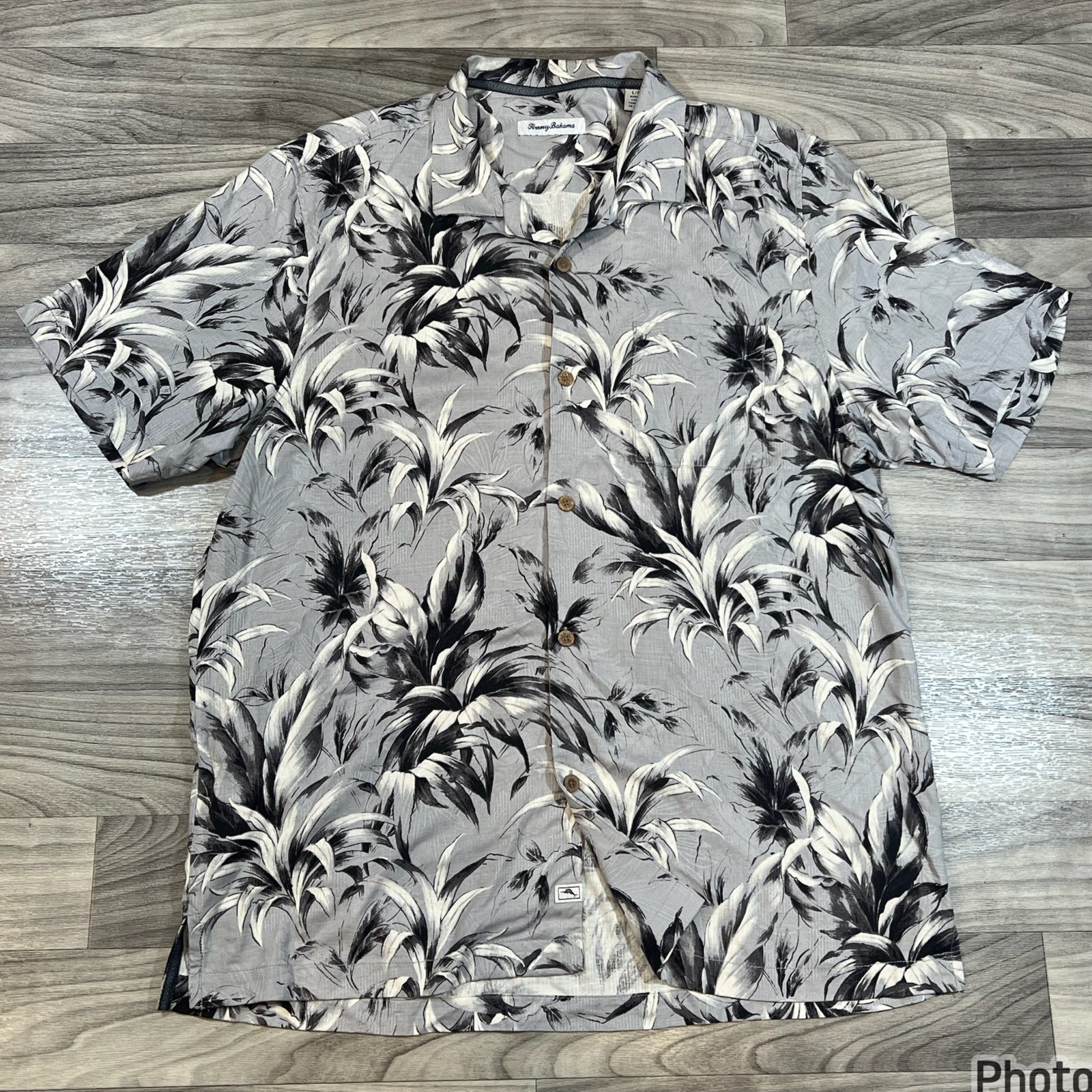 SIZE LARGE TOMMY BAHAMA LA POSADITA LEAF PRINT SILK SHIRT