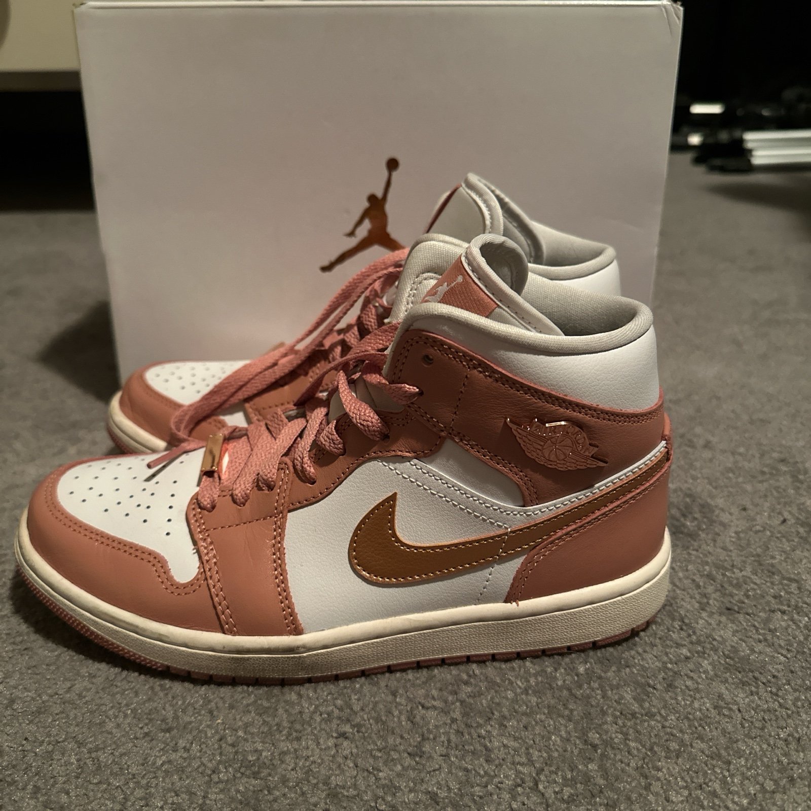Women’s Nike Air Jordan 1 Mid SE size 7.5