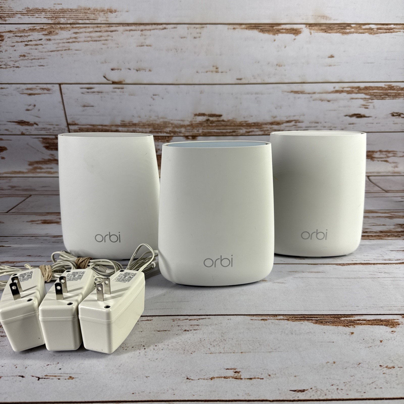 NETGEAR Orbi Whole Home Tri-Band WiFi Mesh (1x RBR20 Router 2x RBS20 Satellite)
