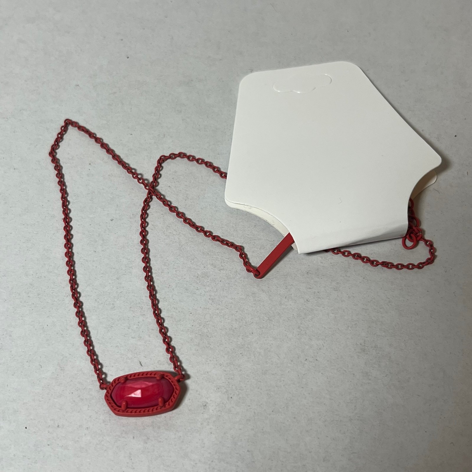 KENDRA SCOTT Elisa Red Matte Pendant Necklace