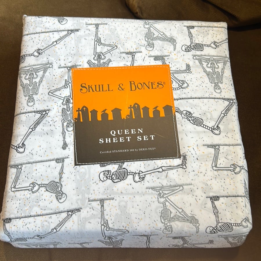 Skull & Bones Skeletons In Yoga Poses Queen Size Halloween Bed Sheet Set