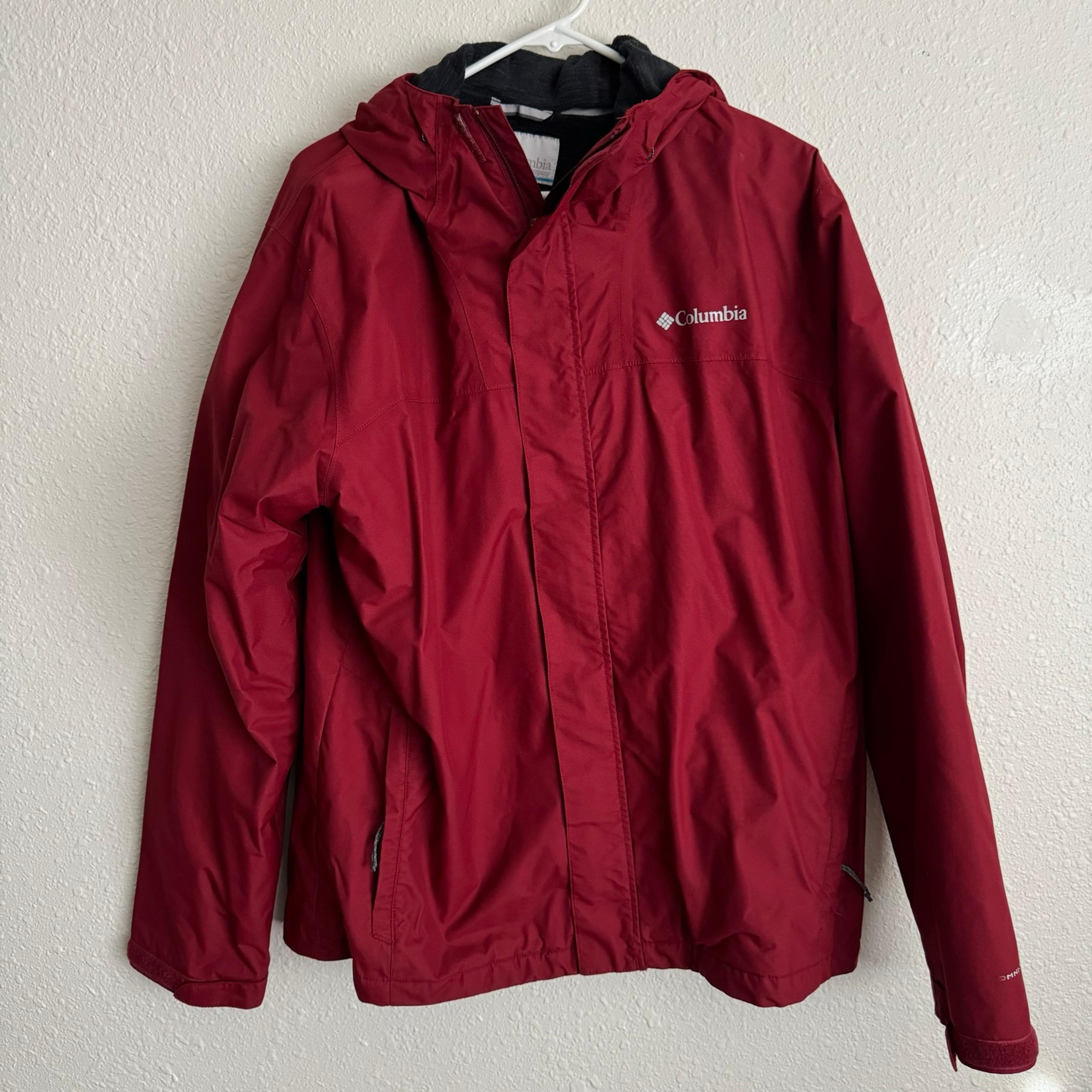 (3) Pc Men’s Large Columbia Jackets & T Shirt Bundle Hoodie Pullover Waterproof