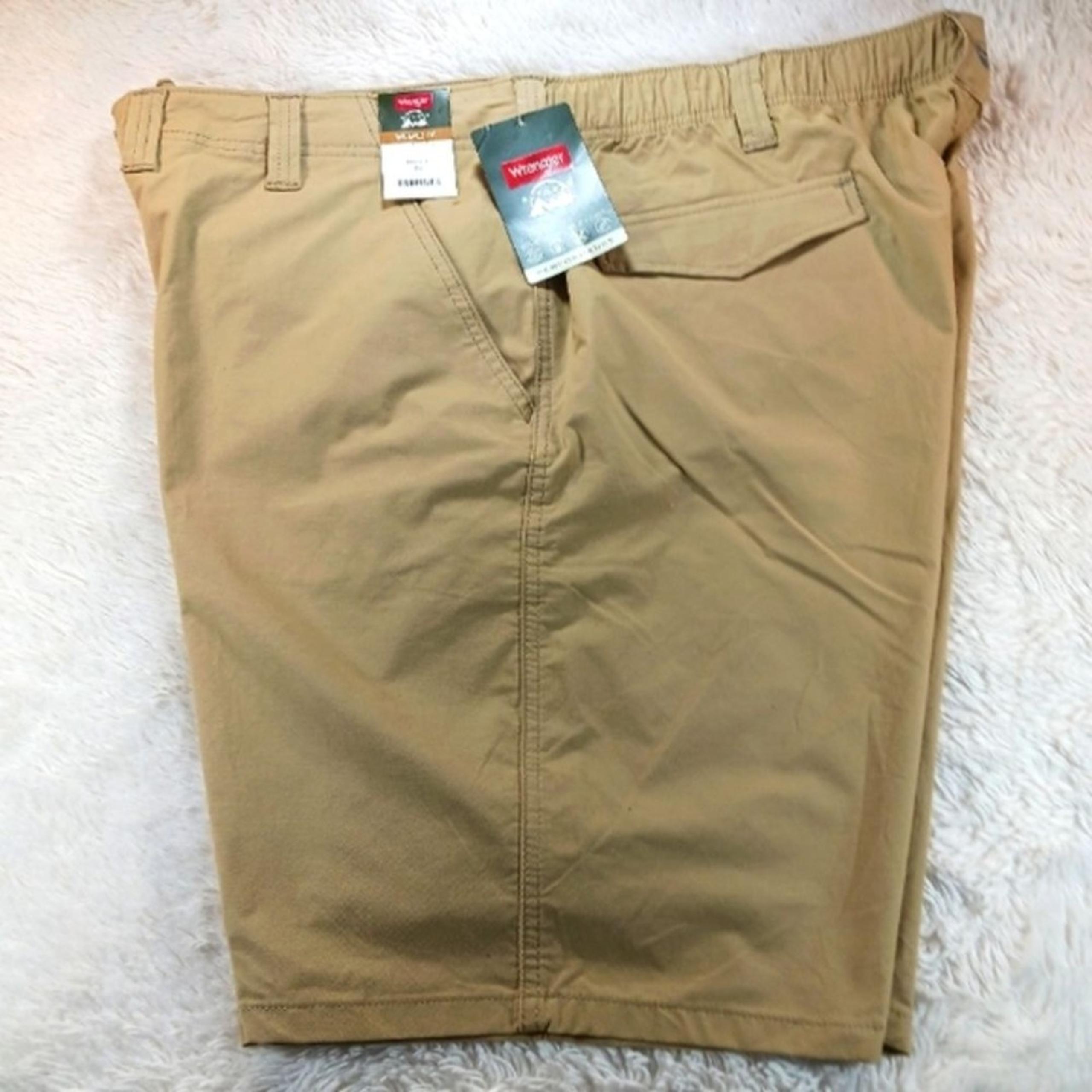 NWT Wrangler Men's Tan Flat Front Shorts Size 44. Lightweight Casual Comfort....