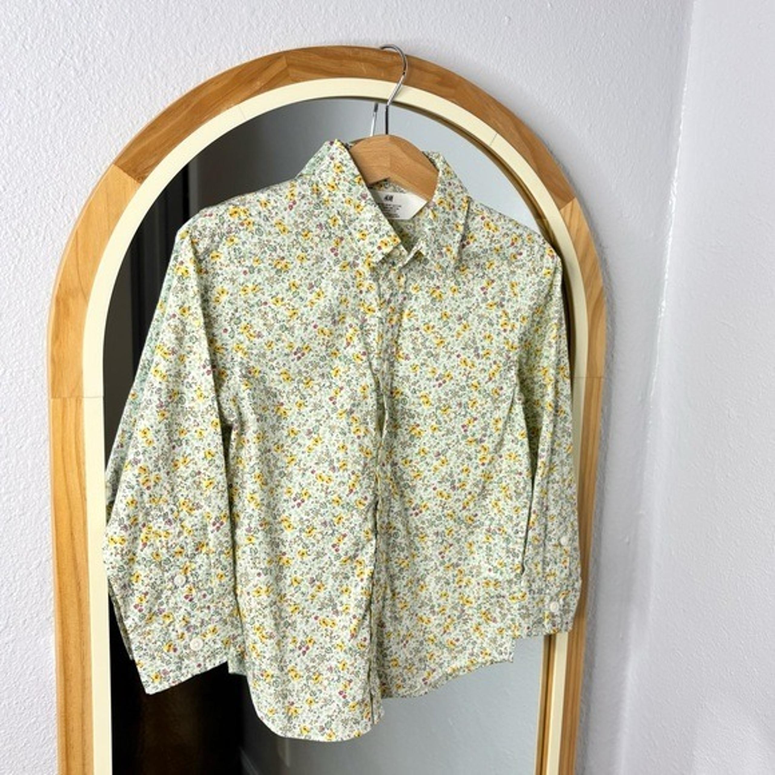 H&M spring floral toddler boy’s button up shirt