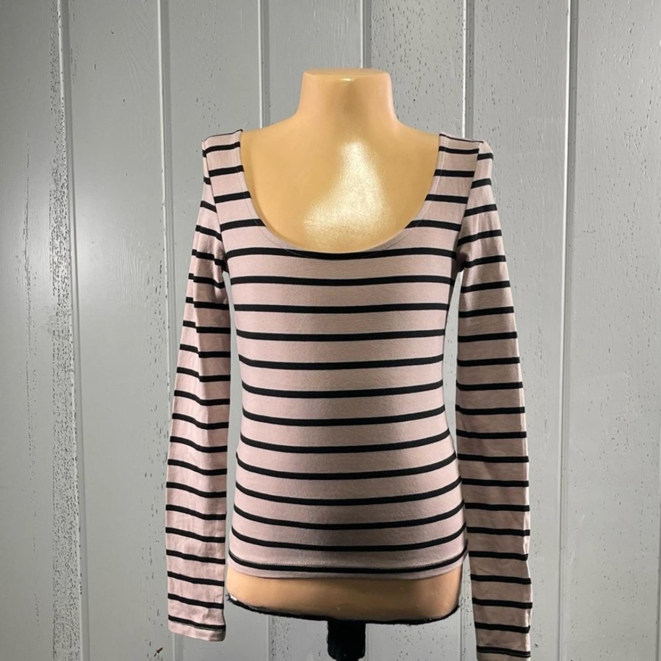* Charlotte Russe Junior’s Striped Round Neck Shirt Sz XS