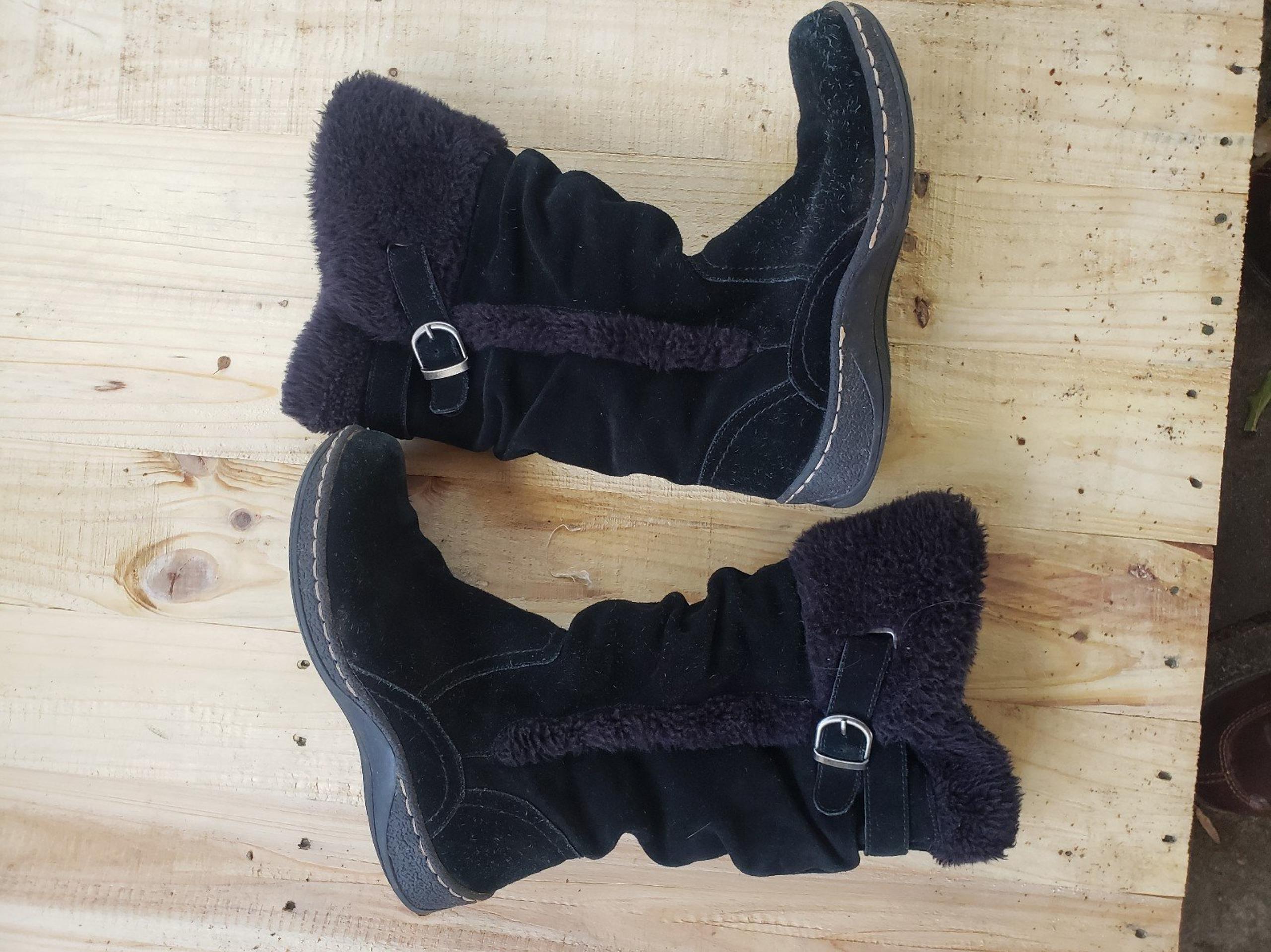 Bare Traps black fur lined boots