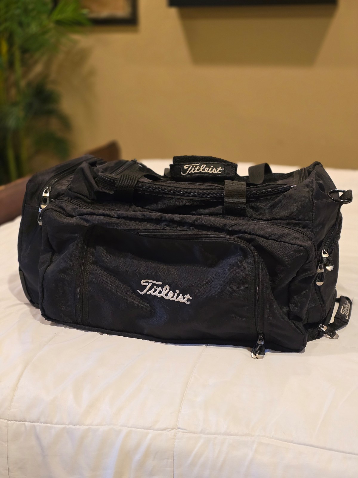 Titleist bag with wheels