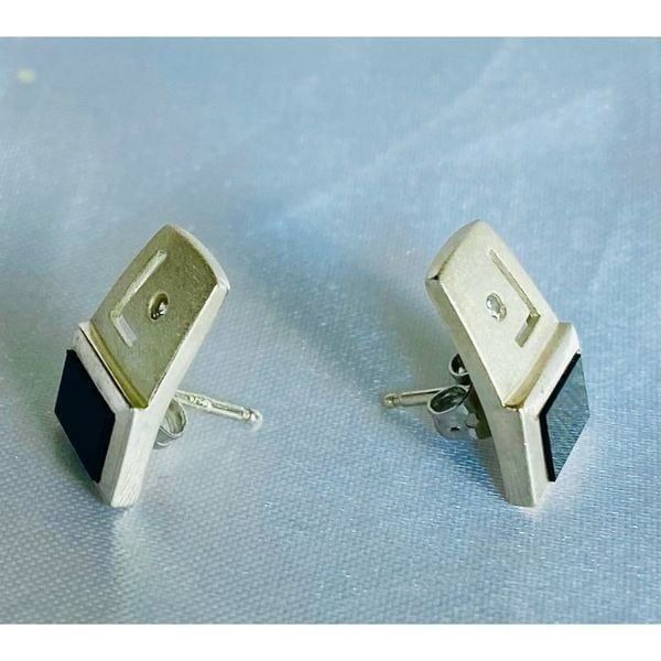 LE#x Beautiful Black Onyx & 925 Silver Stud Earrings
