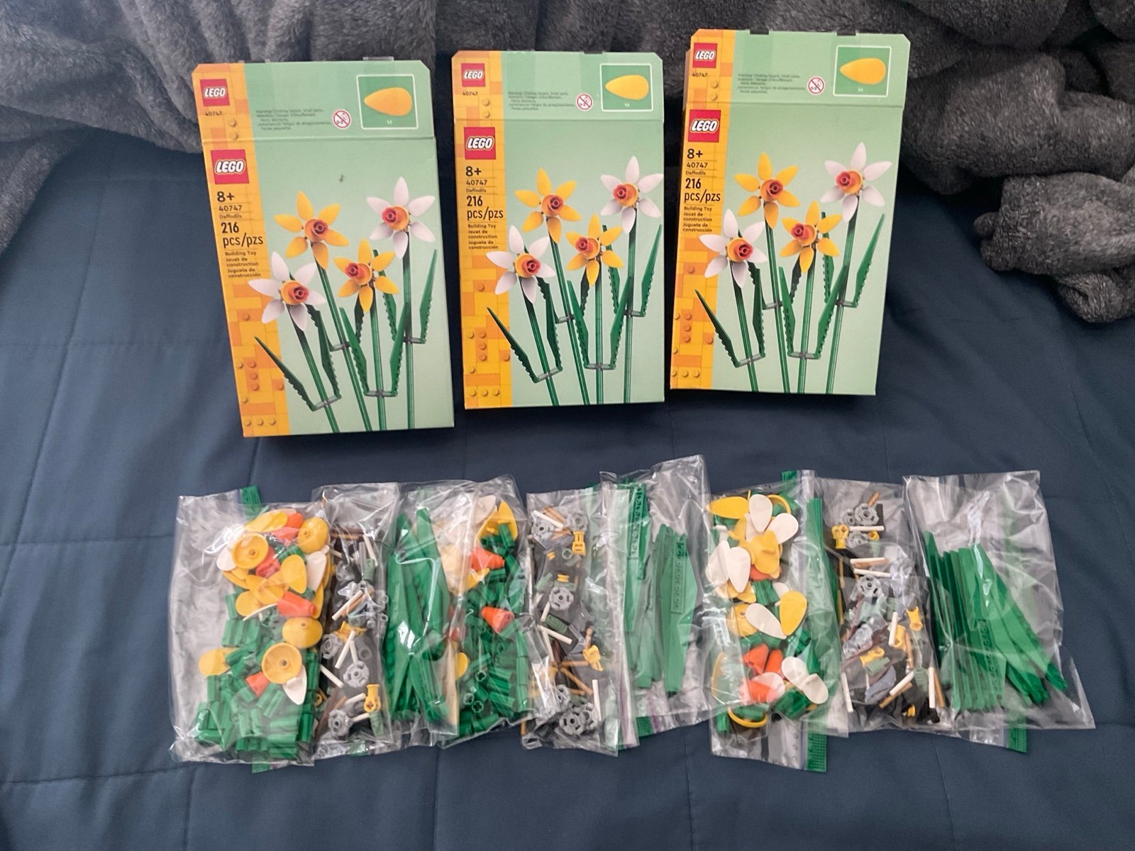 3 LEGO Botanicals Daffodils 40747