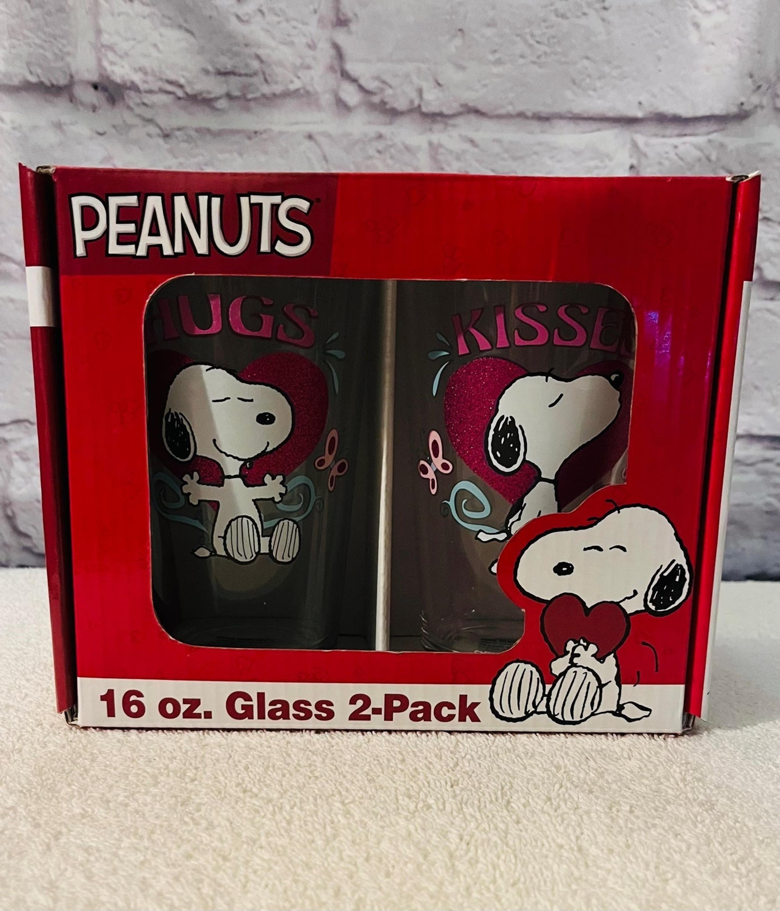 2021 Peanuts Snoopy 16oz Drinking Glasses Hugs Kisses Hearts 2 Pack