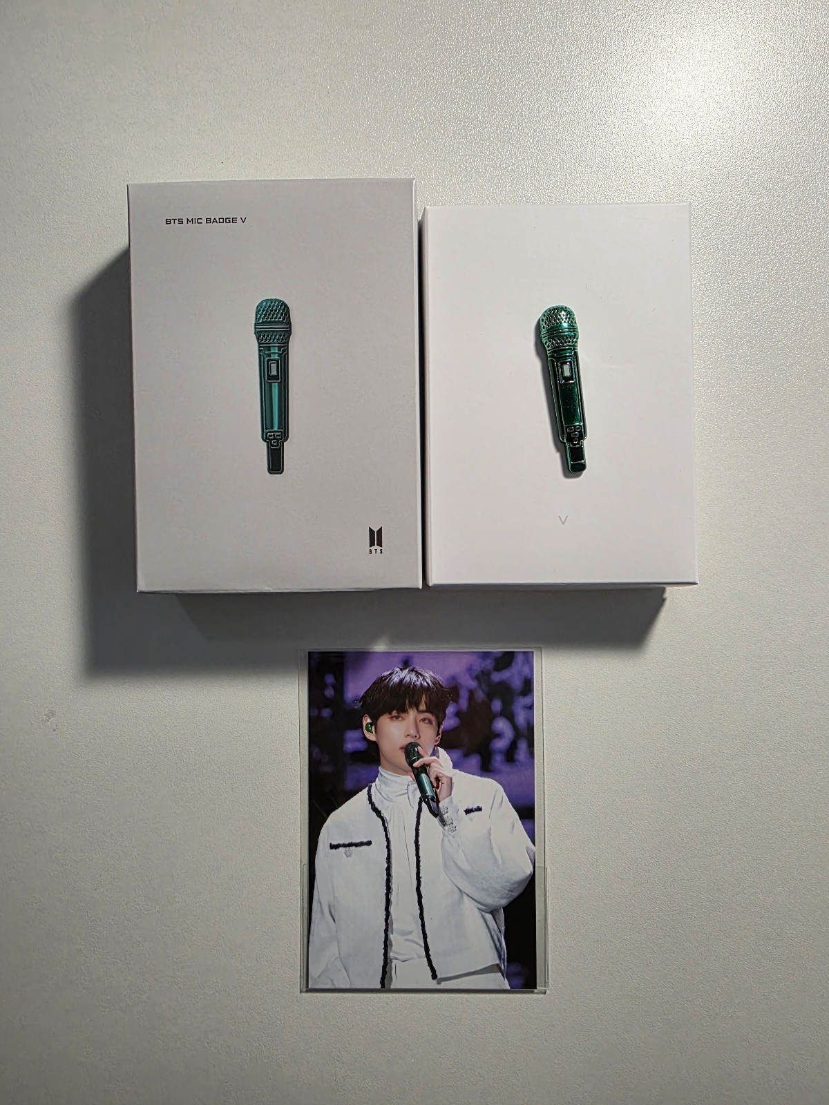 BTS V Taehyung Hybe Mic Badge Photocard