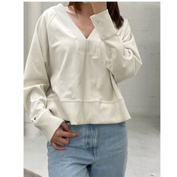 Champion Women's Soft Touch Rib Mix V-Neck Cropped Pullover Natural
