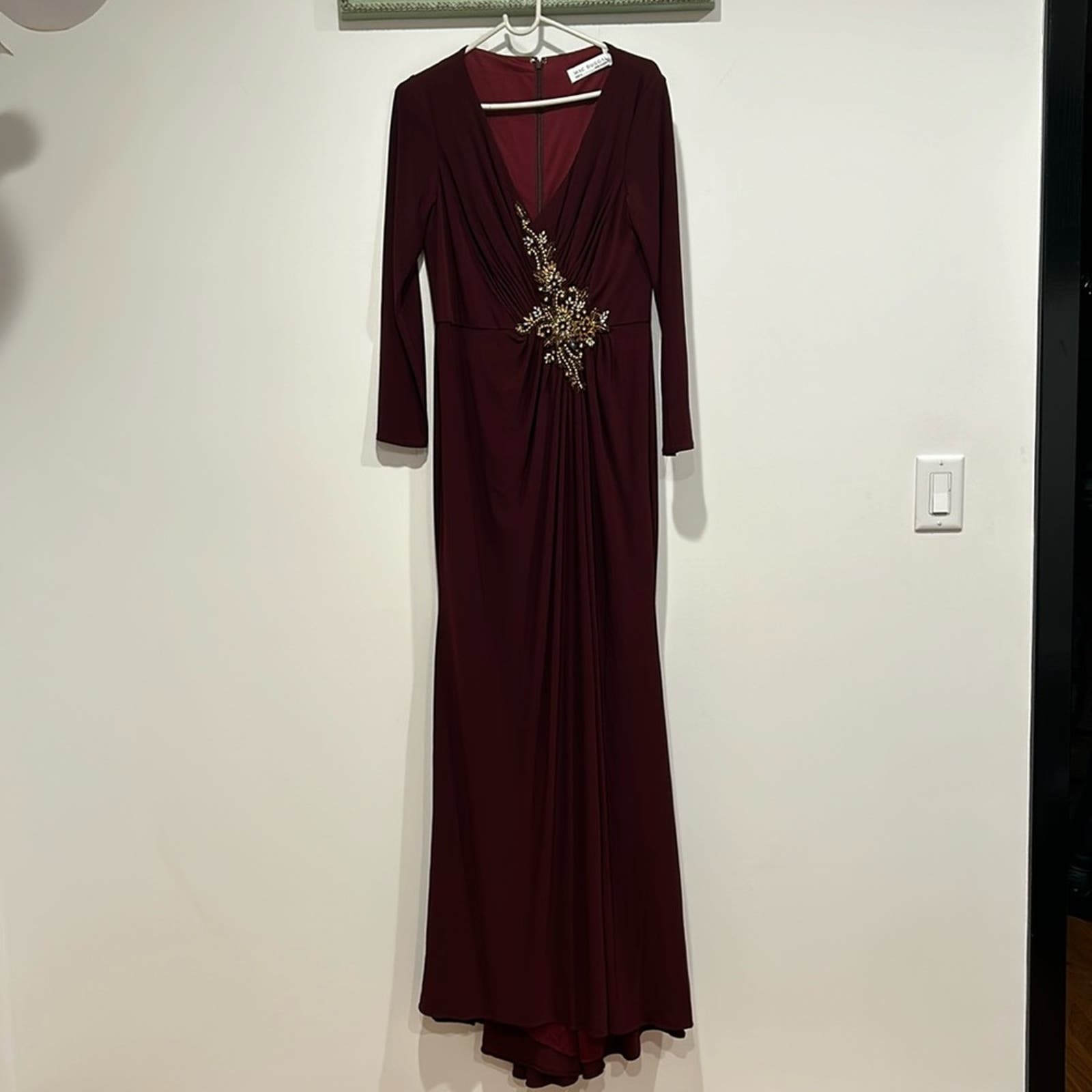 New Mac DUGGAL FAUX WRAP LONG SLEEVE GOWN W/ APPLIQUÉ DETAIL size 8 berry