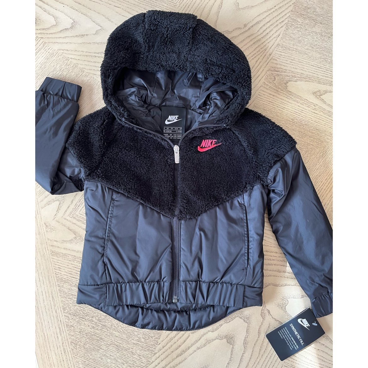 *NWT* Girls Nike Limited Edition Sportswear Windrunner Jacket