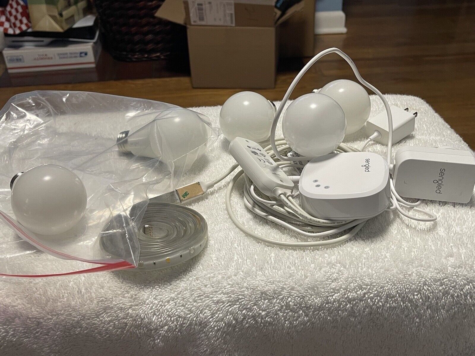 Sengled Hub and 5 LED Smart Bulbs