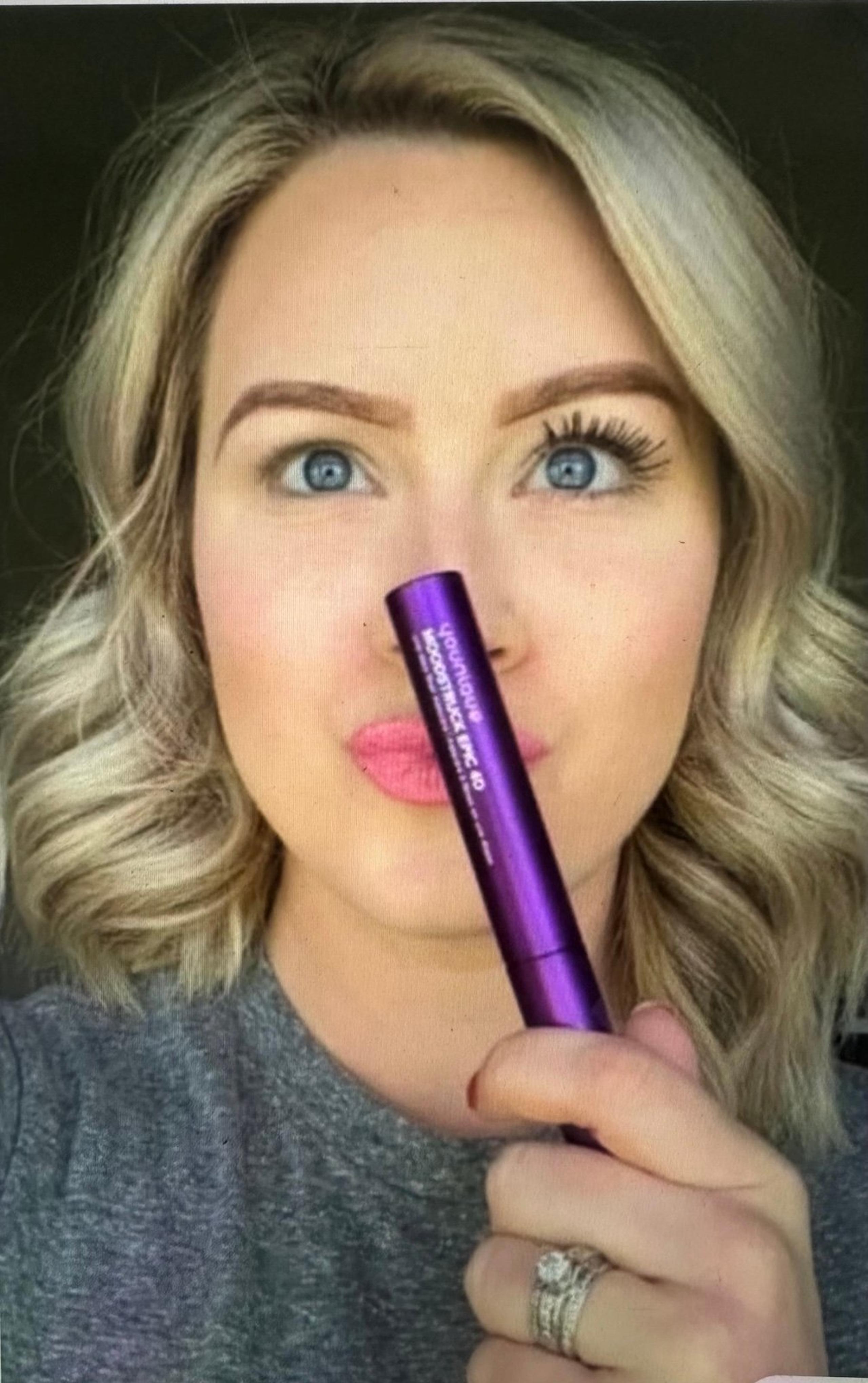 Younique MOODSTRUCK EPIC 4D one-step fiber mascara pack of 1 black volume