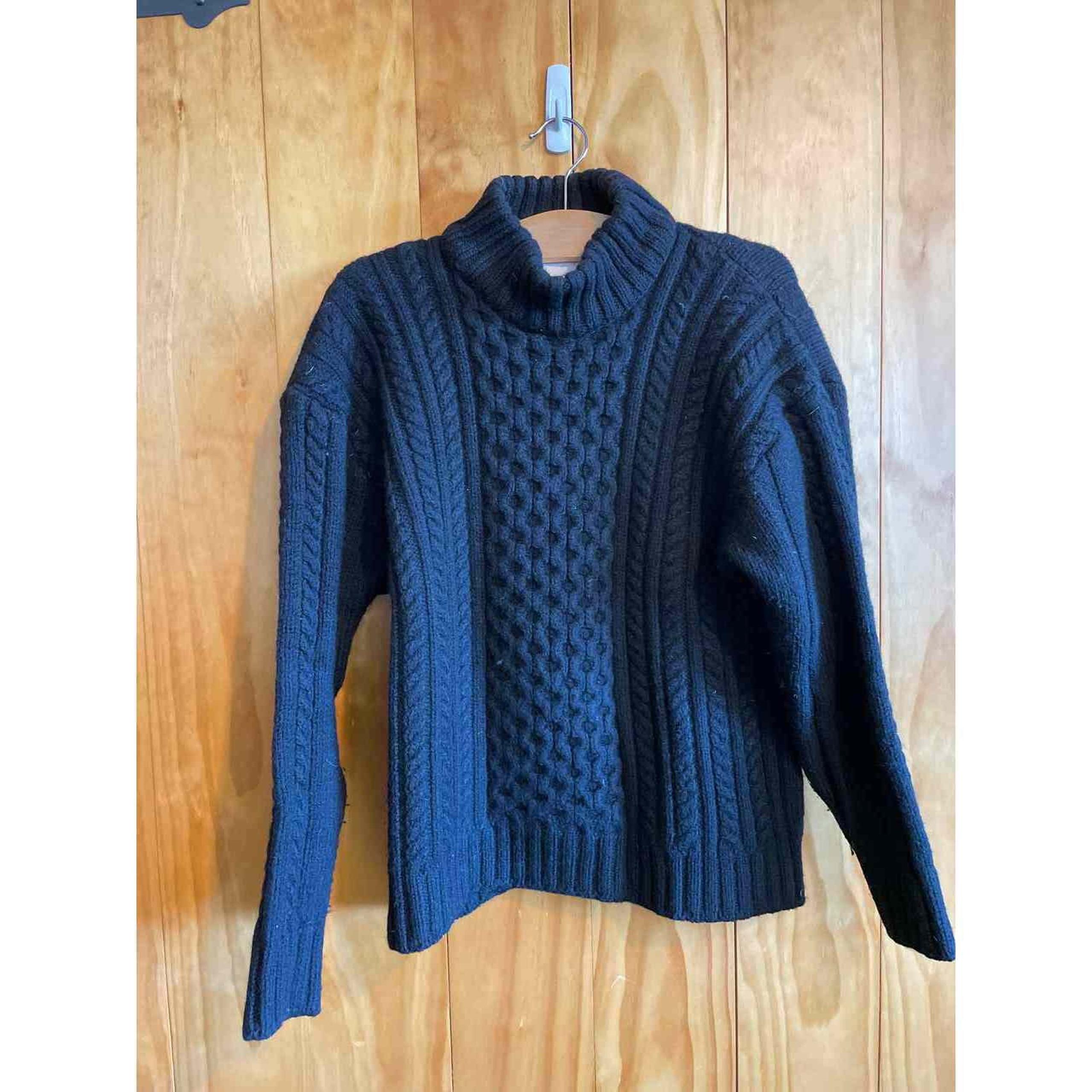 Size L PereGrine Men's Sweater & Sweatshirt