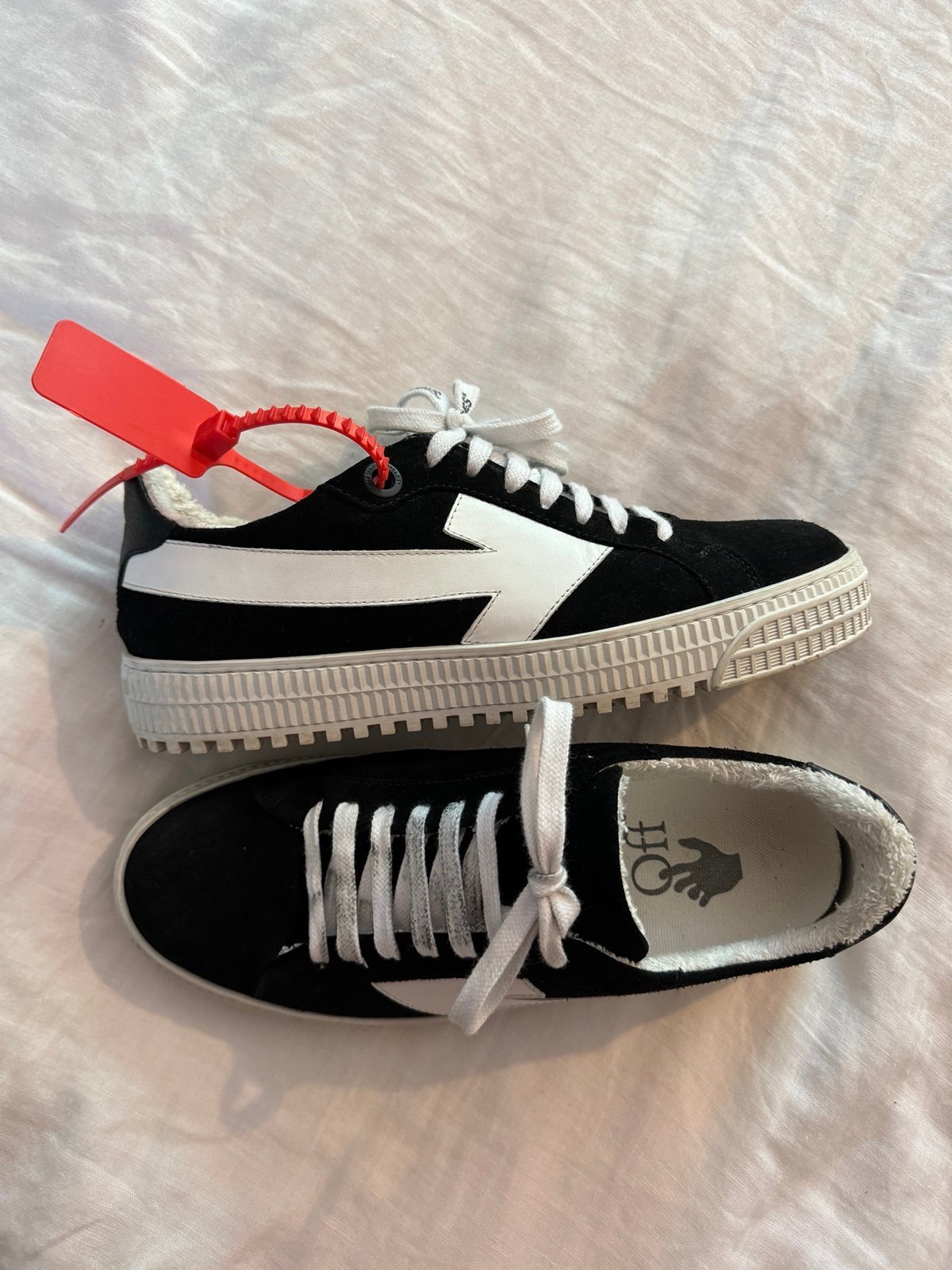 Off white womens arrow low ‘black white’ 39