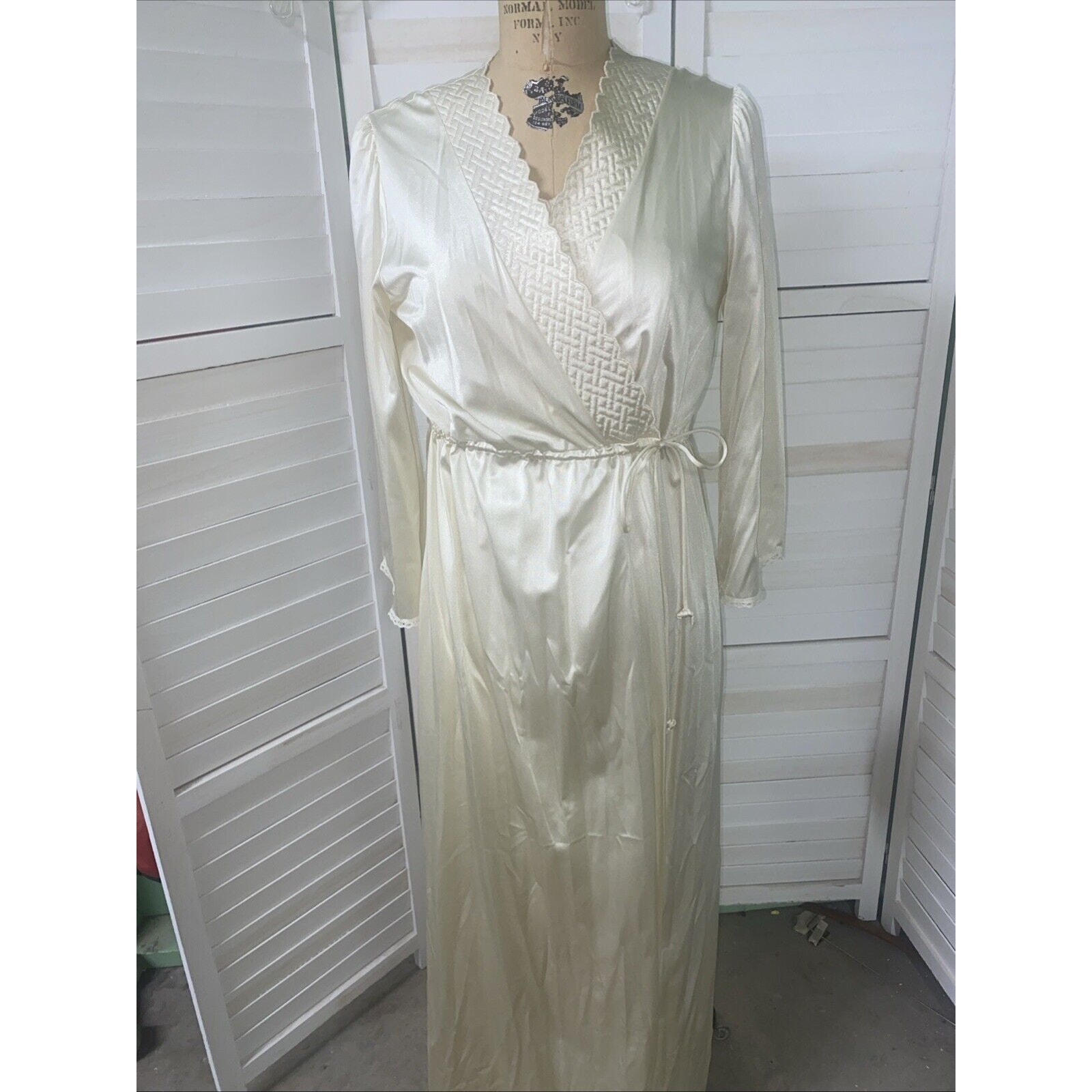 Vintage 2 Piece Vanity Fair Nightgown Peignoir Robe Set Nylon Cream Small