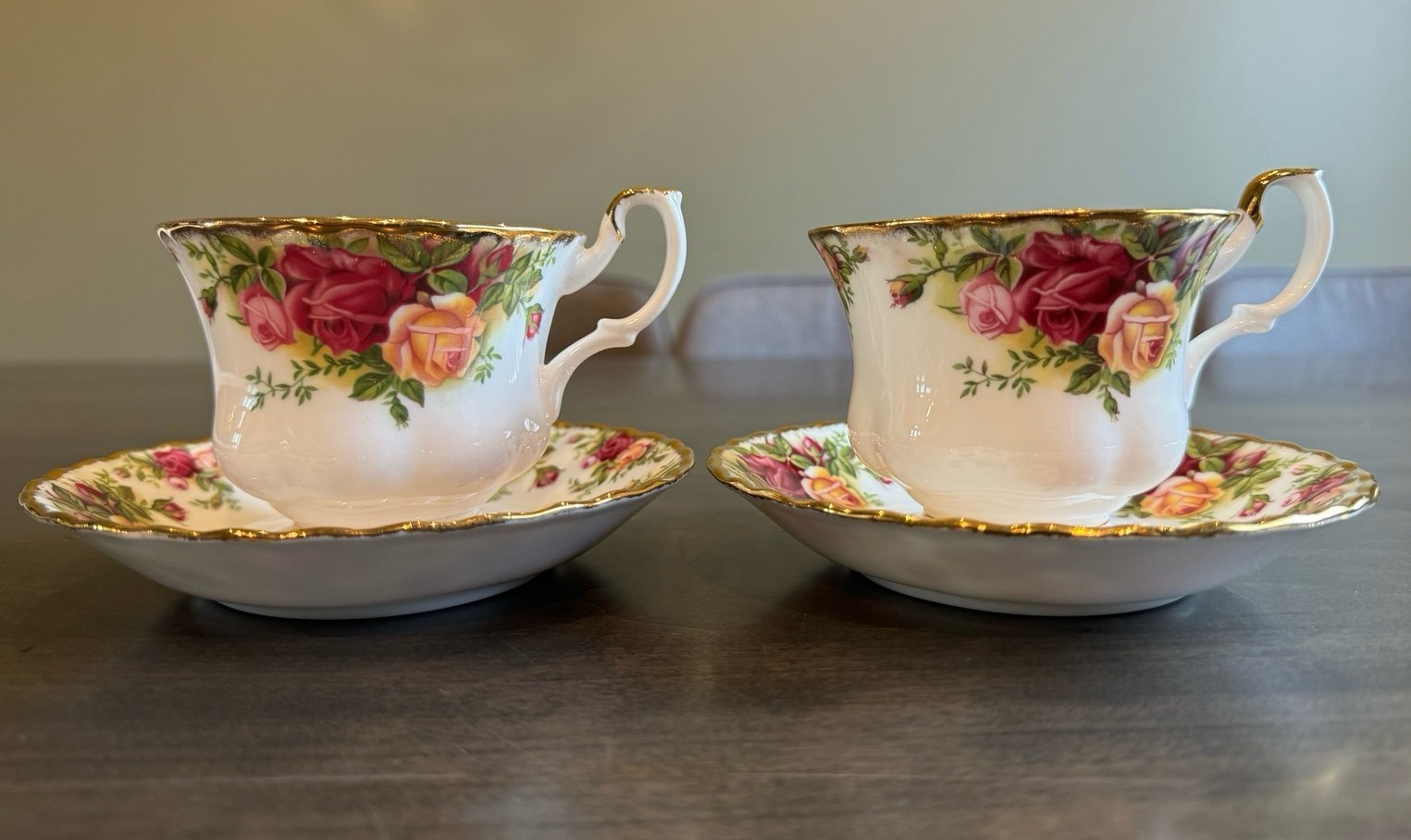 Royal Albert Old Country Roses England 2 cups & 2 saucers