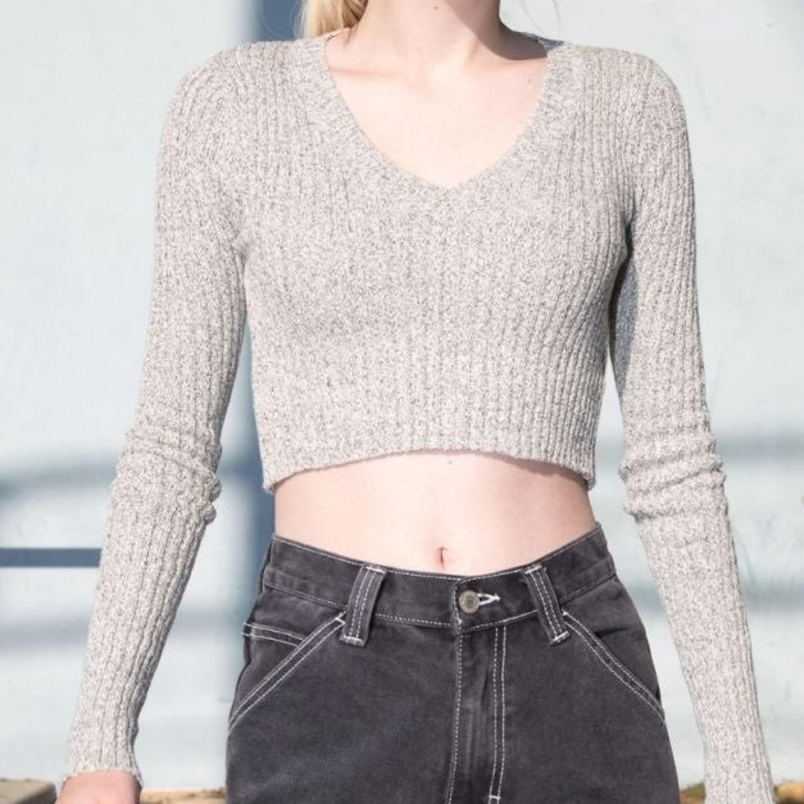 Brandy Melville Knit V-neck Crop Sweater Top