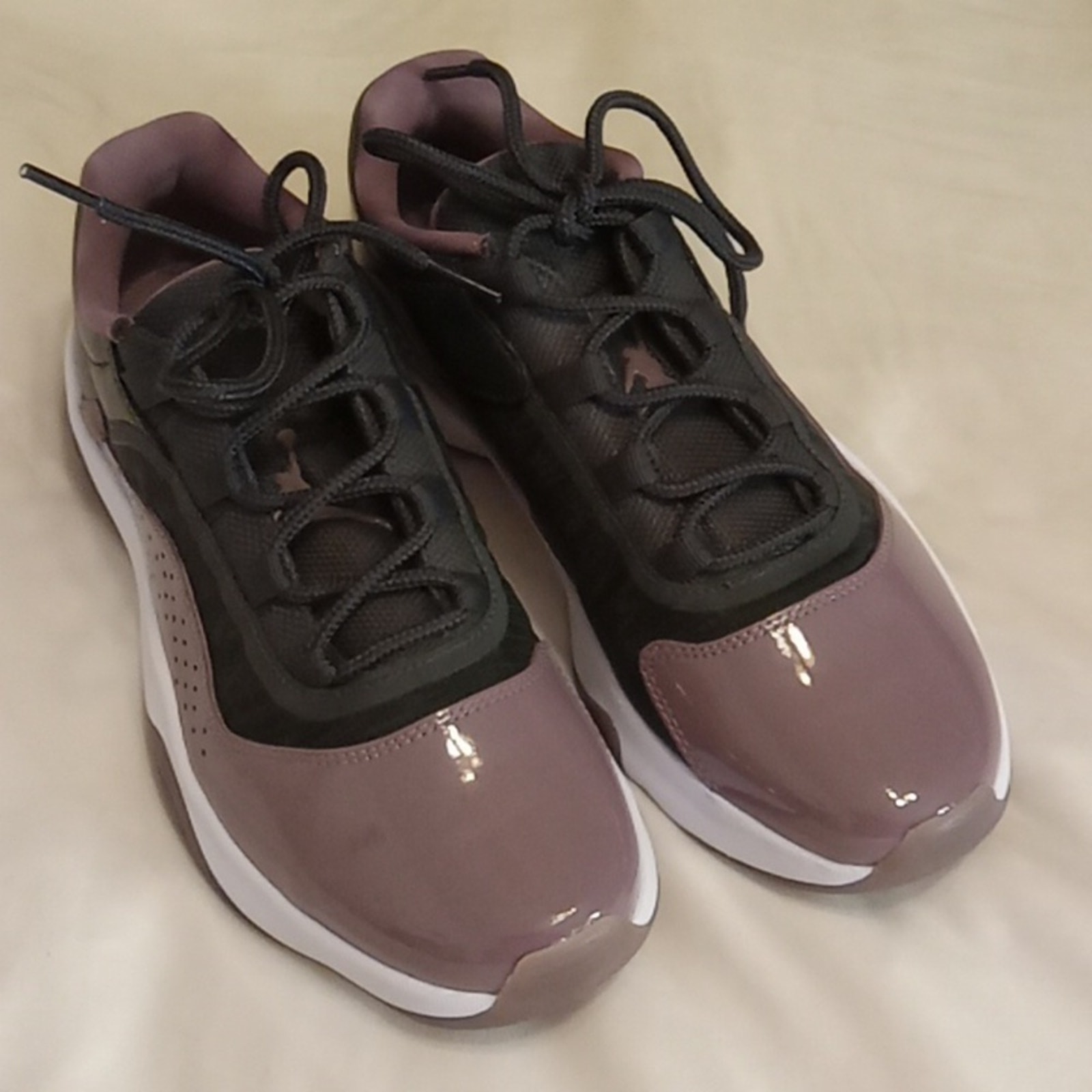 Air Jordan 11 Women's Size 8.5 CMFT Low Sky J Mauve Sneakers. Fashionable.