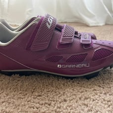 Womens spin shoes 41 ( fits 9 )