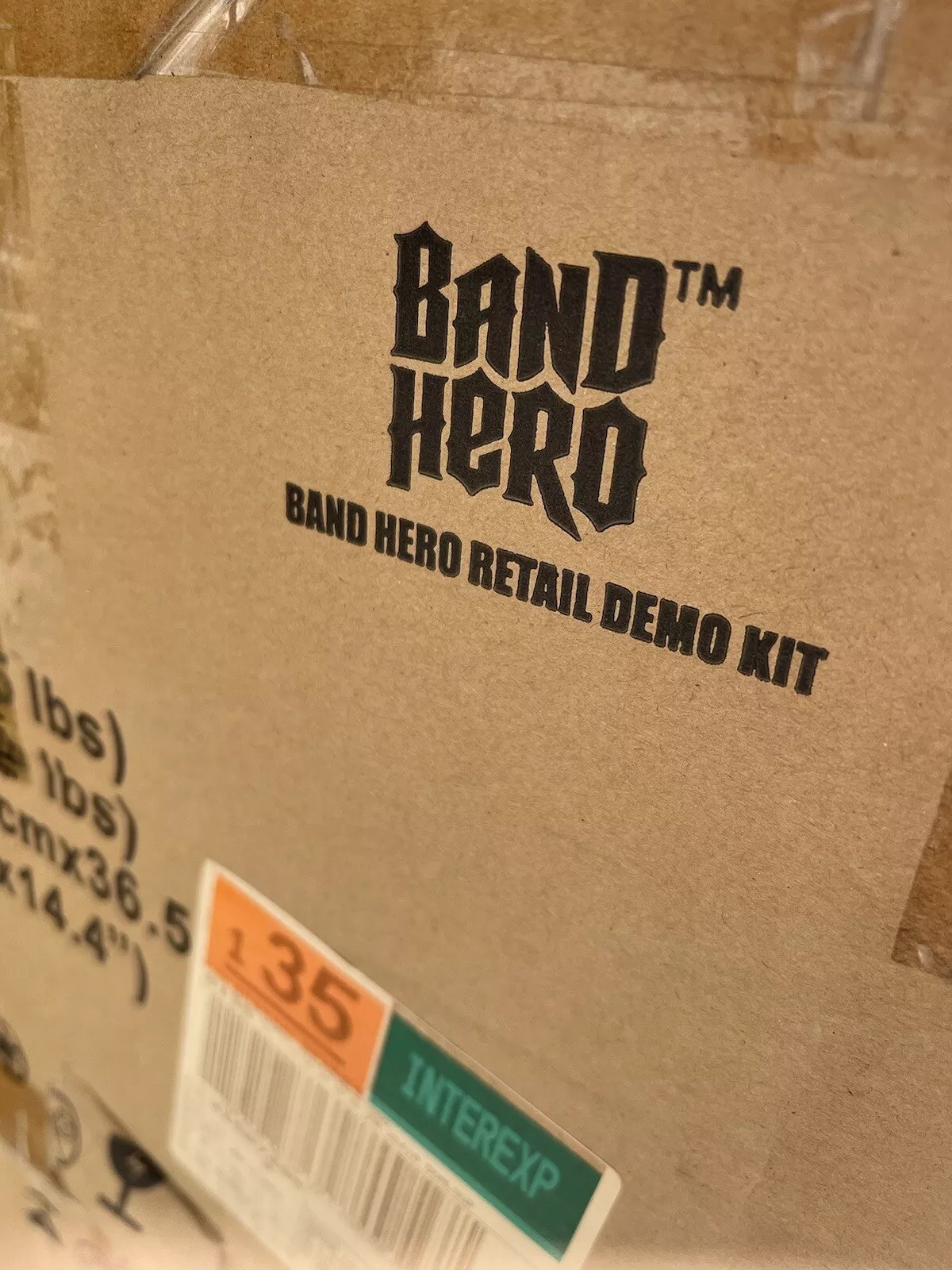Band Hero Retail Demo Kit Battery + 2 Guitars Store Demonstration Guitar Her