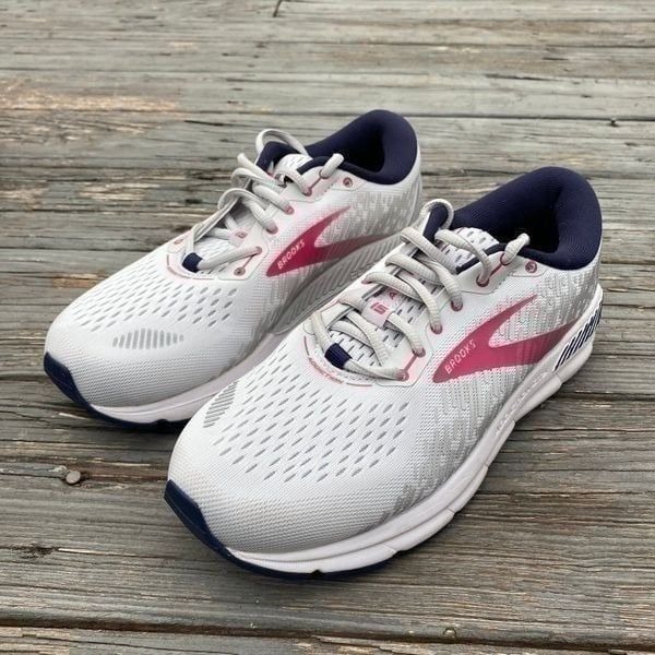 BROOKS ADDICTION GTS 15 Women’s Running Shoes - SIZE 9.5D