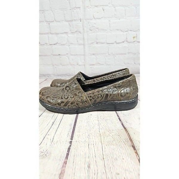 Boc Born Concept Brown Tooled Clogs Slip On Flats Women's Shoe Size 7
