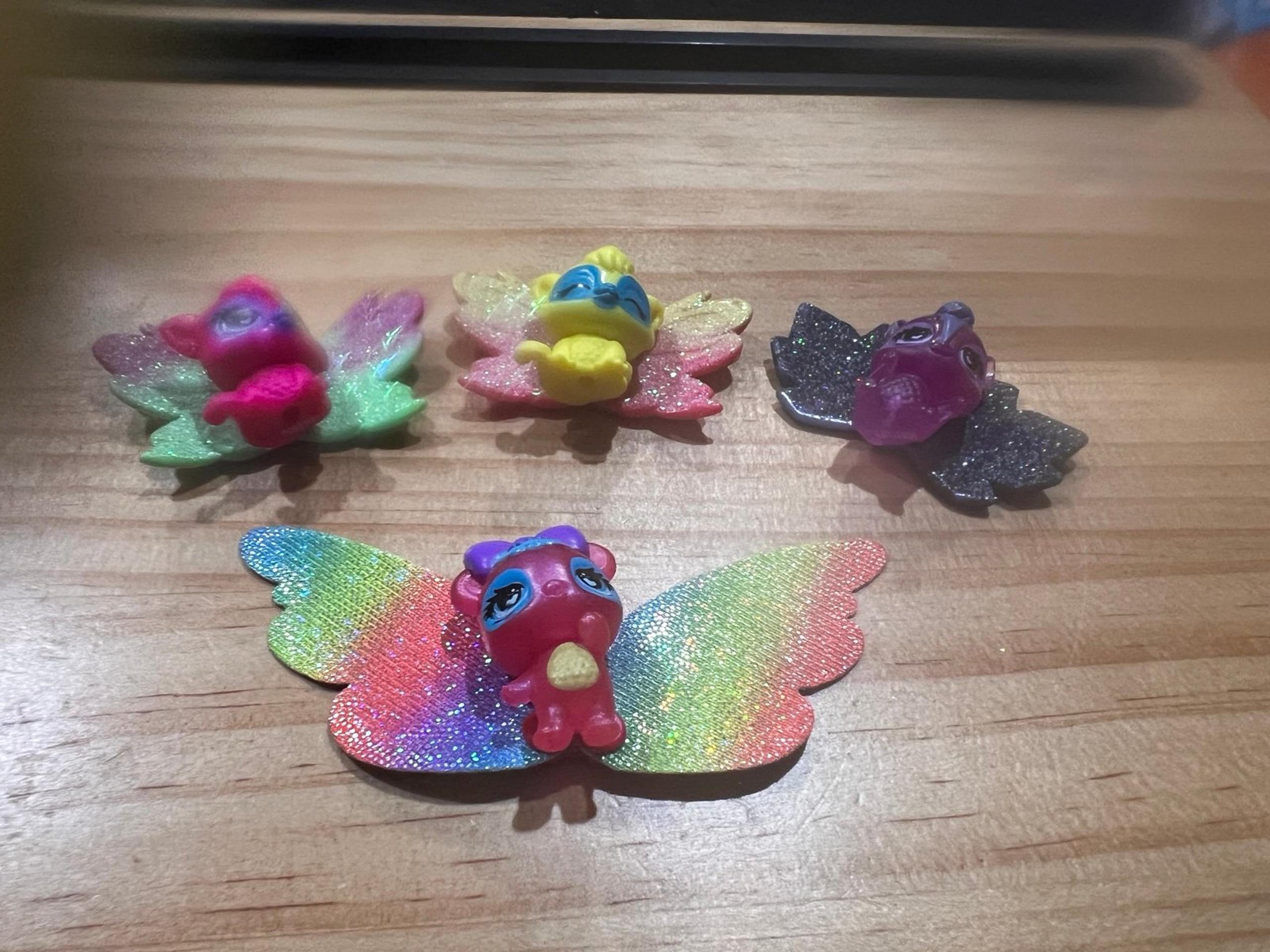 COLLEGGTIBLES - GLITTERY  FIGURES FROM THE HATCHIMAL FAMILY! BUNDLE OF 5