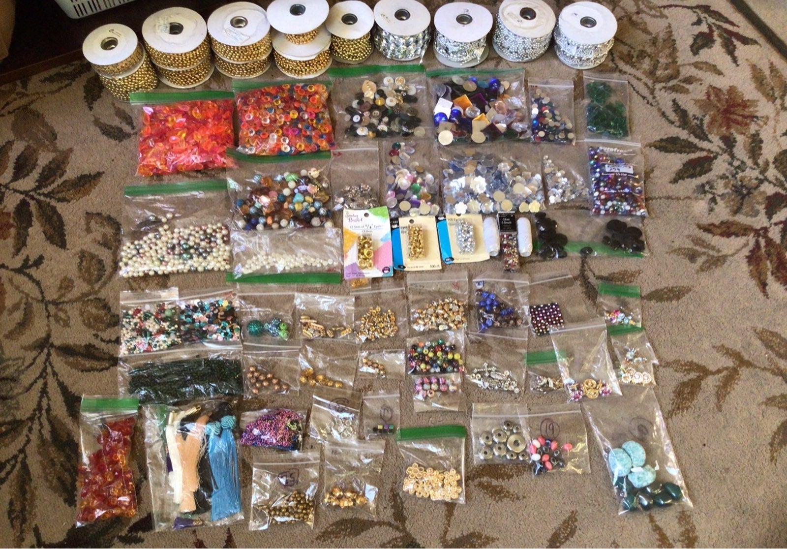 LARGE ASSORTMENT OF BEADS & RHINESTONES