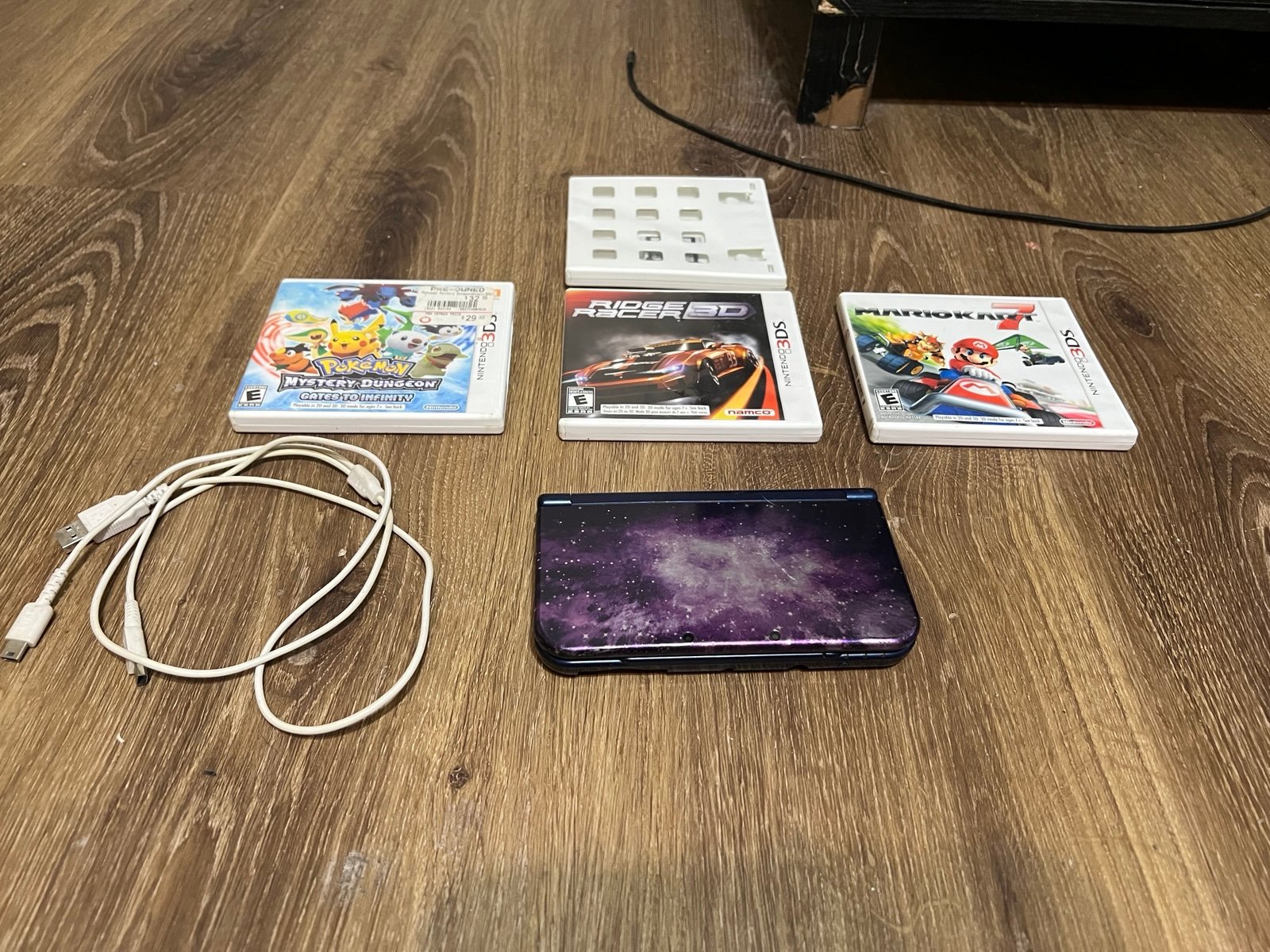 NEW Nintendo 3DS XL Galaxy Edition Charger and 4 games included!