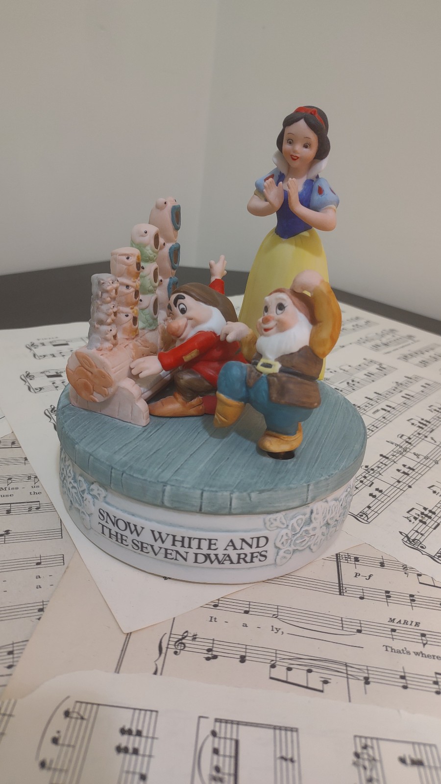 Disney Snow White and the Seven Dwarves