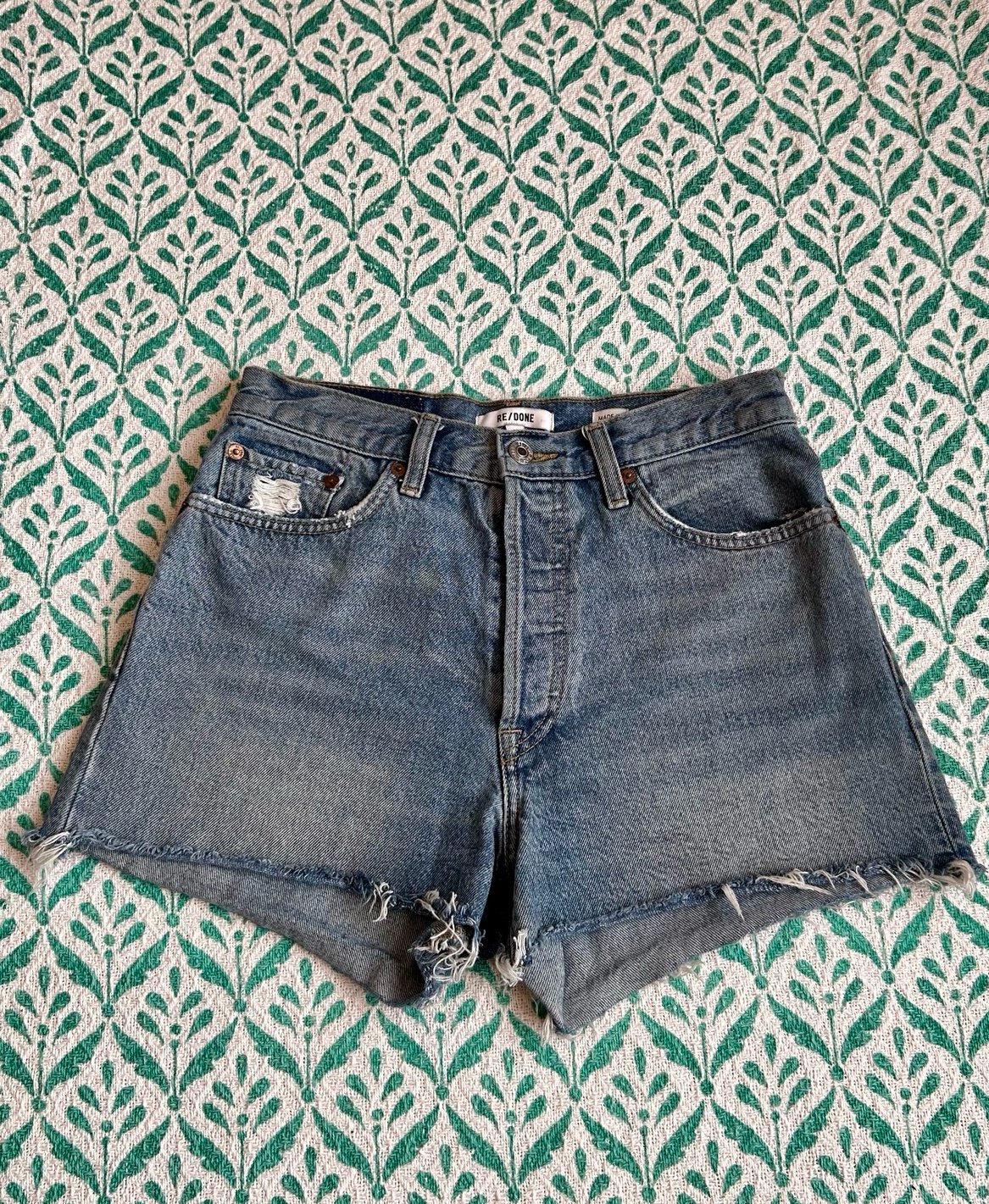 RE/DONE 70’s high rise jean shorts, waist 28