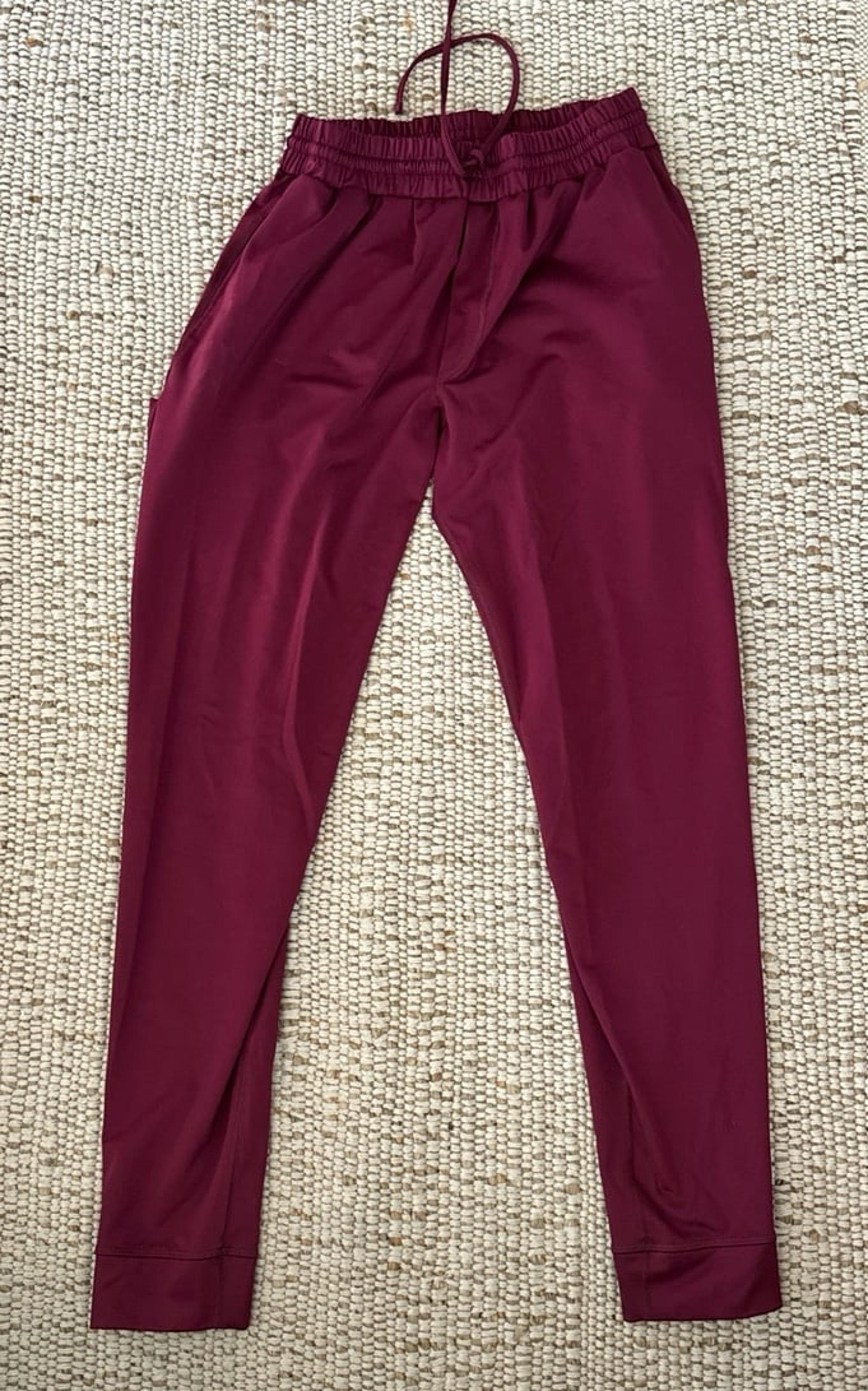 Fit Scrubs - Mens Burgundy Joggers