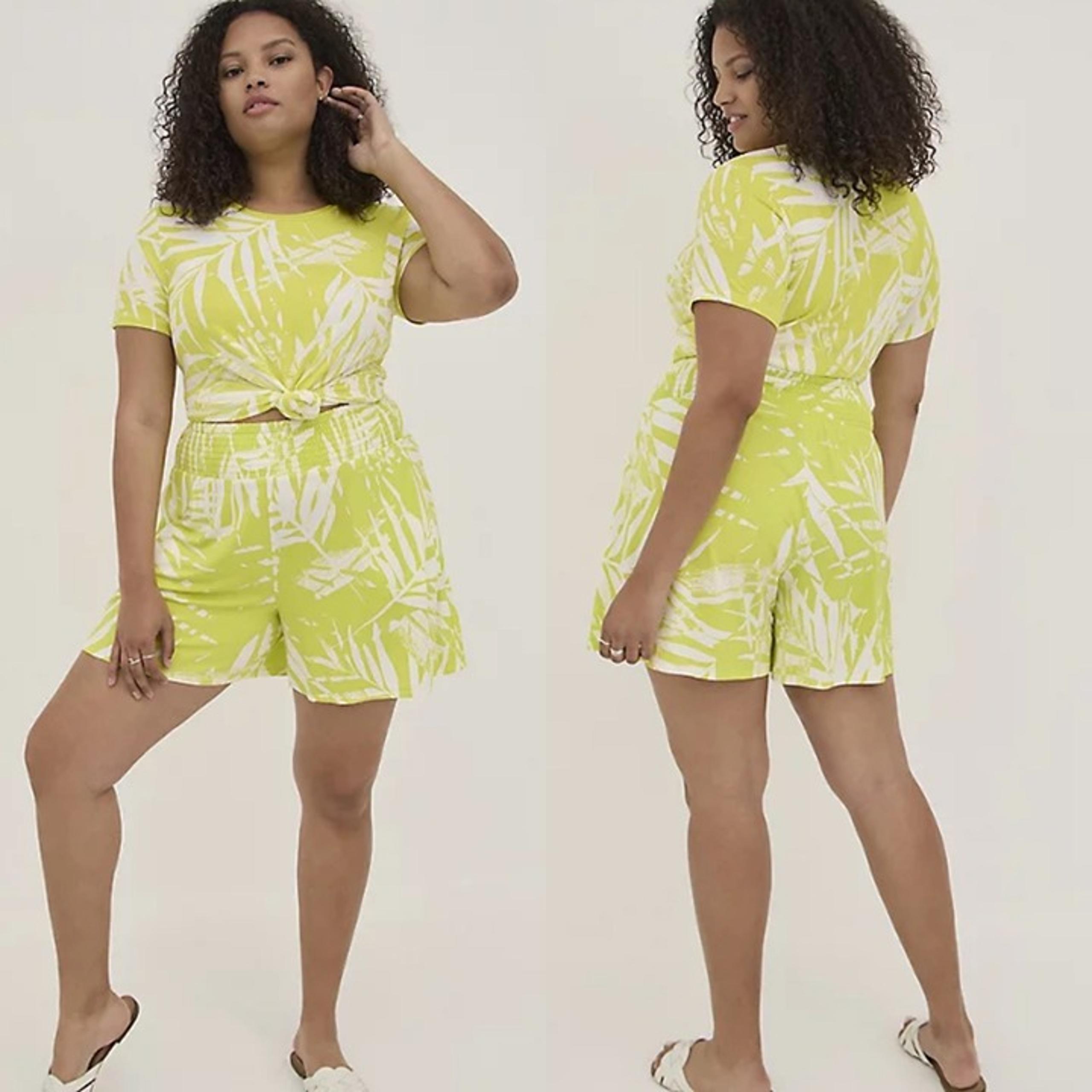 Torrid Womens NWT Green Tropical 5 Inch Pull-On Super Soft High-Rise Shorts 3X