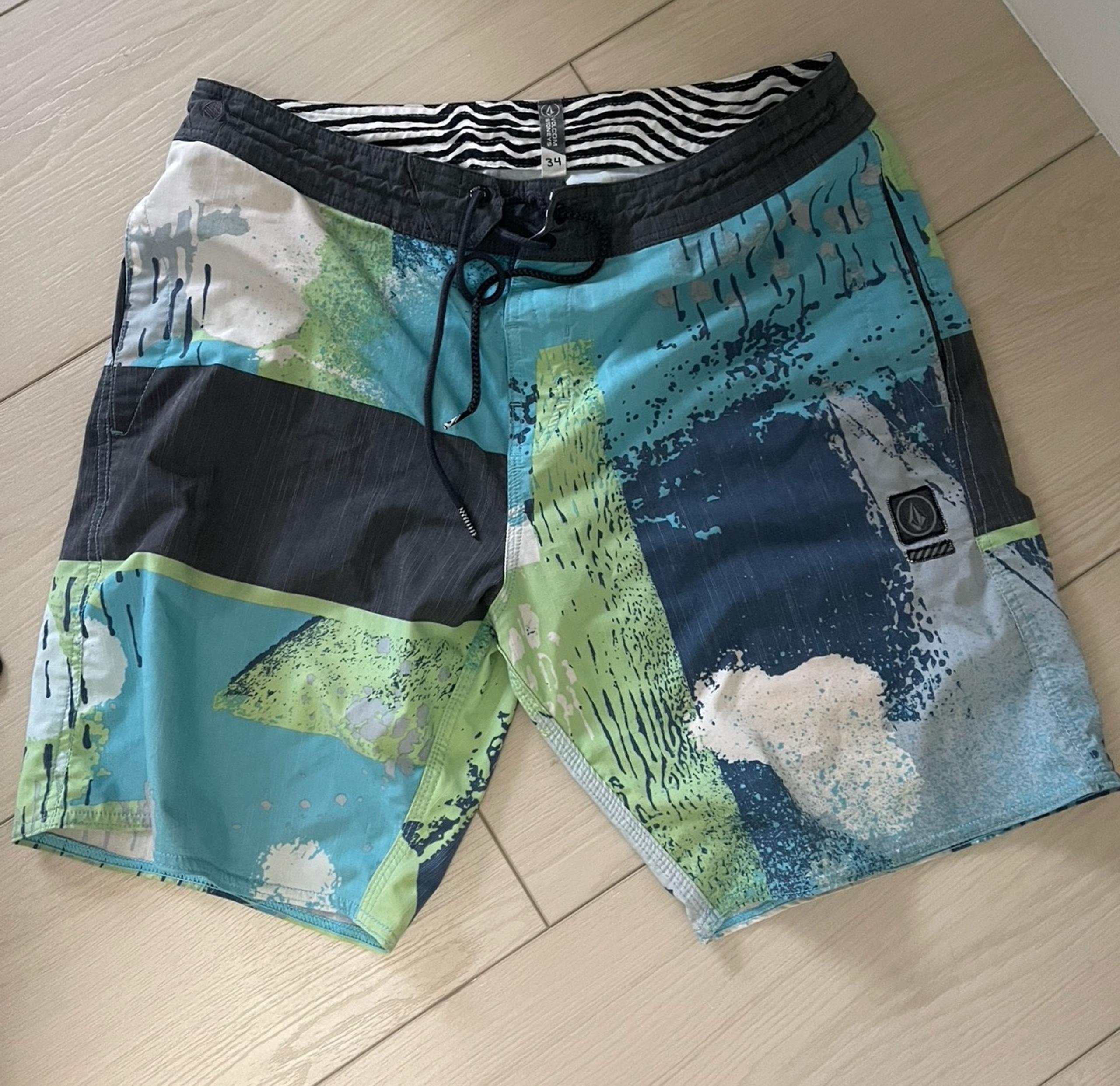 mens volcom board shorts size 34