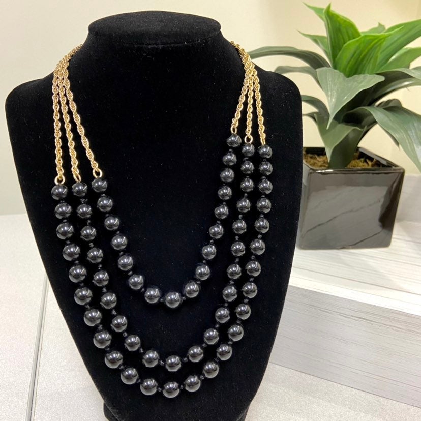 New Gold Pendant Necklace with Blue Stones by Banana Republic $40 Tags #BRN21 New Gold Pendant Necklace with Blue Stones by Banana Republic $40 Tags #BRN21