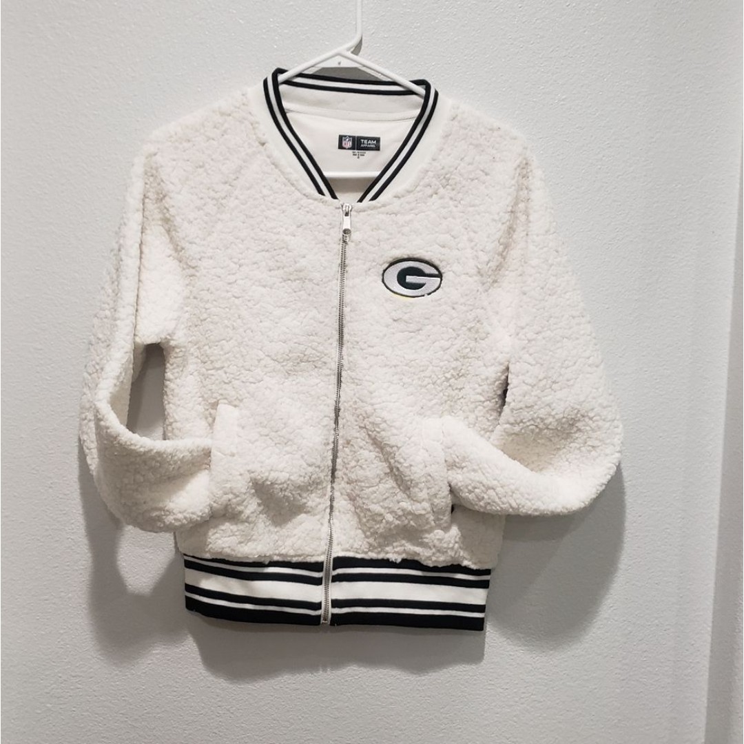 Green Bay Packers football jacket. soft fuzzy fleece women's size small