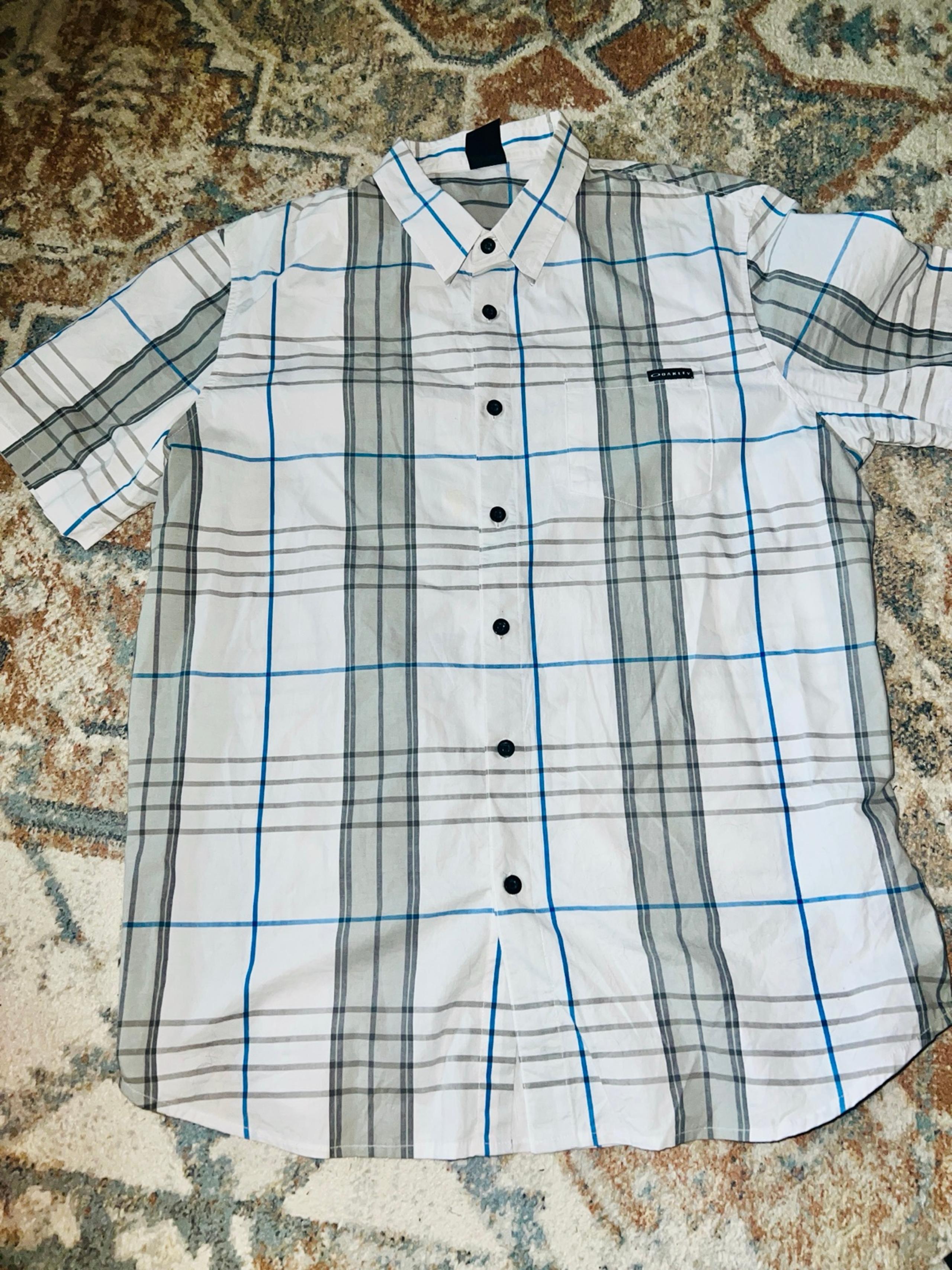 MENS SIZE XL OAKLEY BUTTON UP DRESS SHIRT WHITE & BLUE STRIPES LIKE NEW