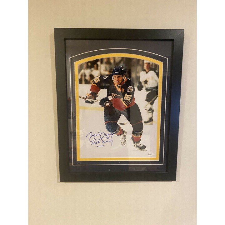 Brett Hull signed Photo “HOF 2009” Custom Framed St Louis Blues (JSA)