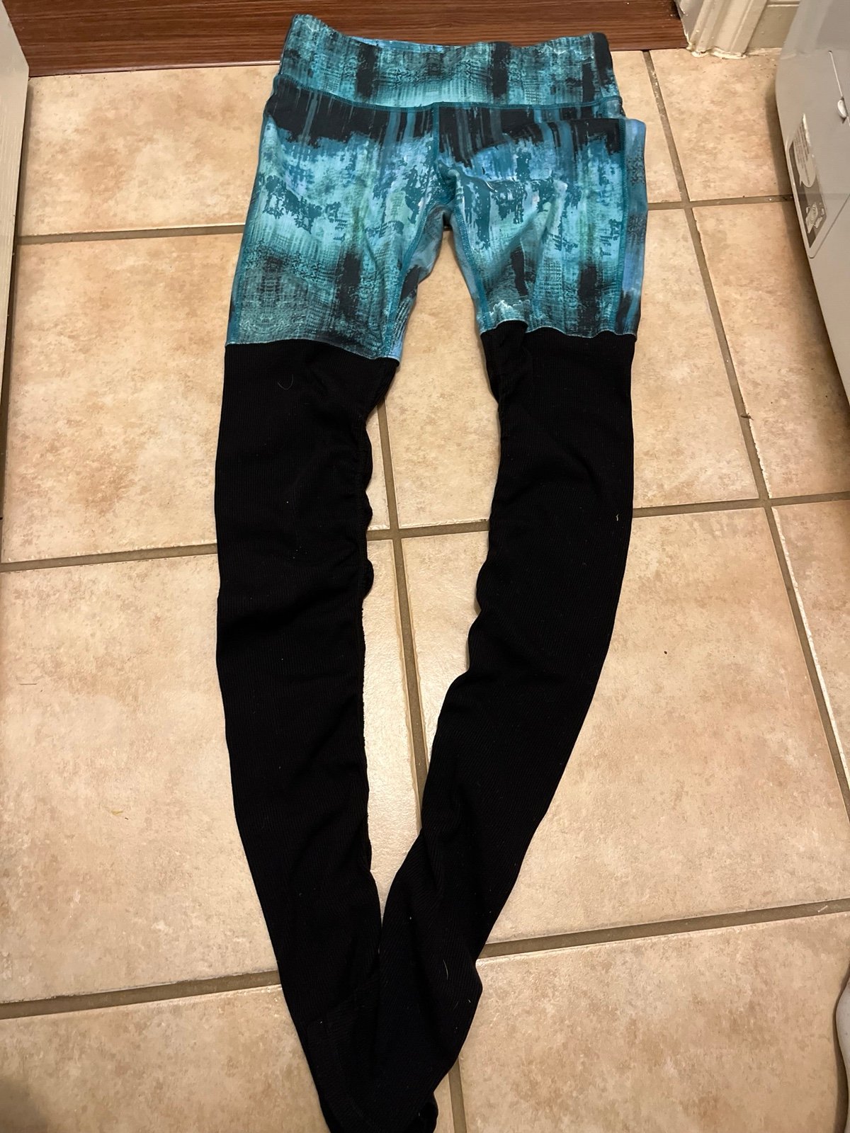 Womens ALO Blue and Black Leggings