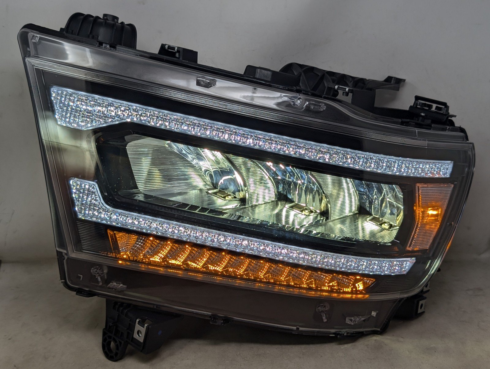 2019+ Dodge Ram 1500 LED Headlights (VLAND)