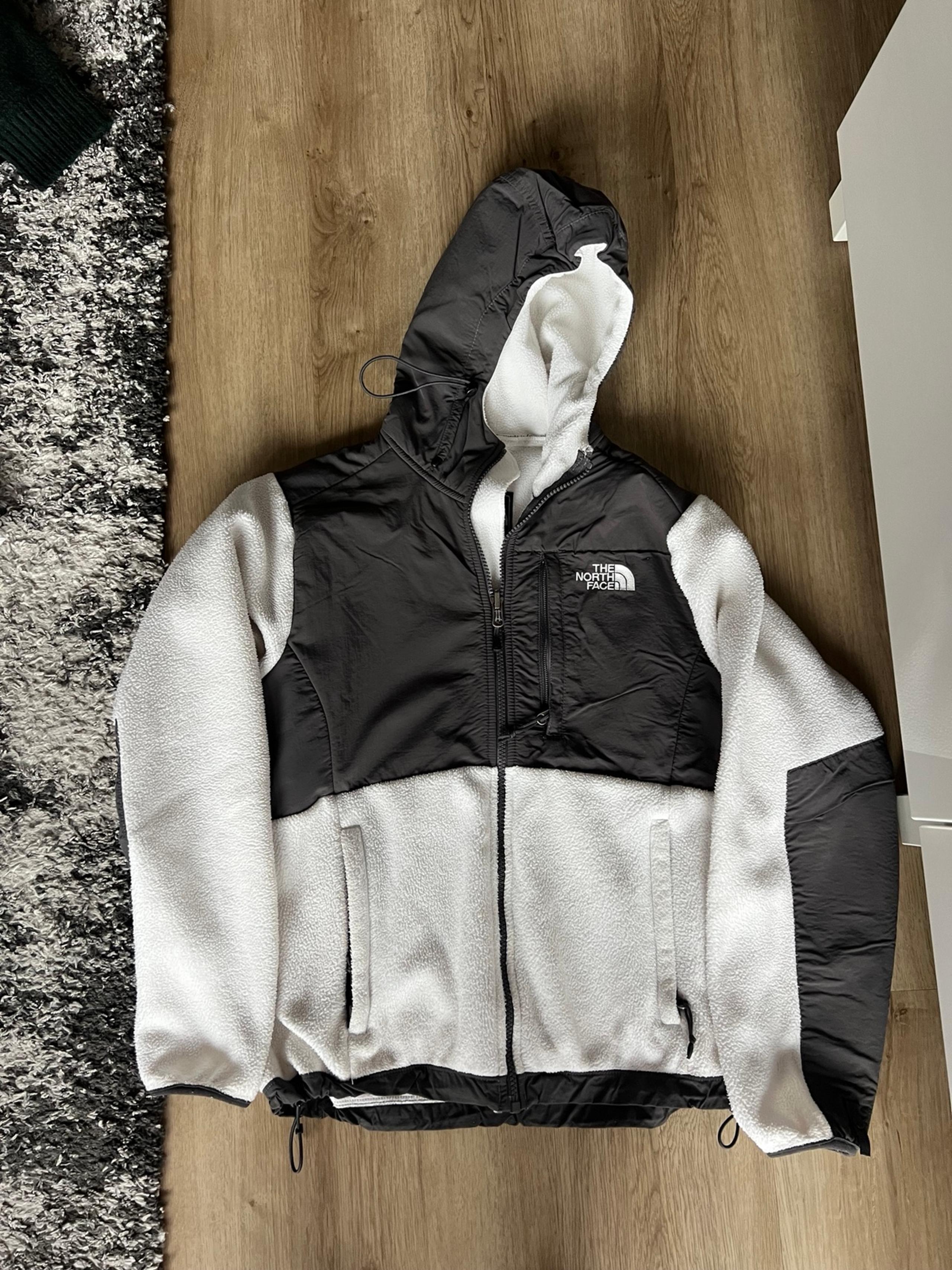 The North Face Women’s Classic Polartec Zip Up Jacket