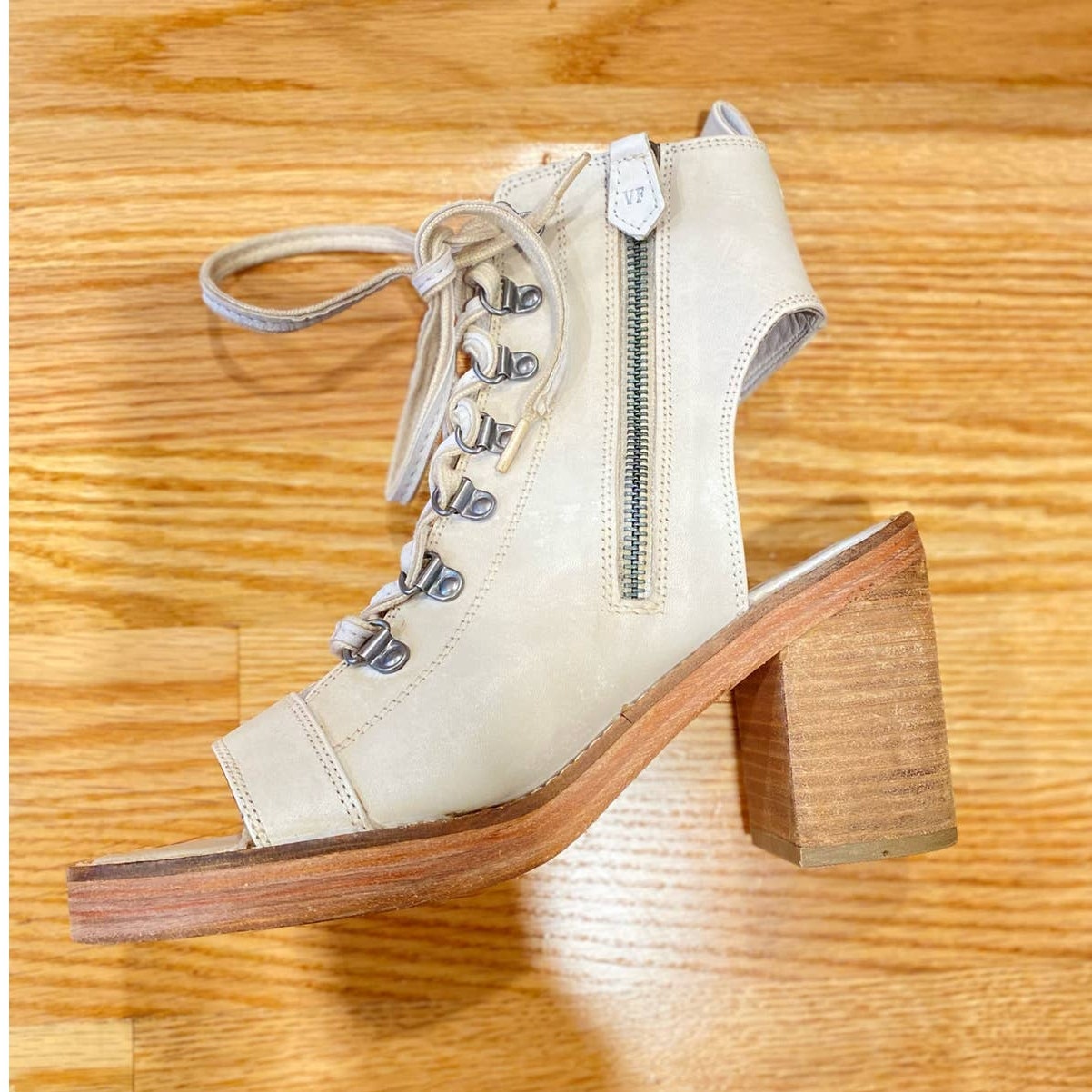 NWOB Vintage Foundry Odette Peep Toe Open Toe /Heel Lace Up 7us Beige